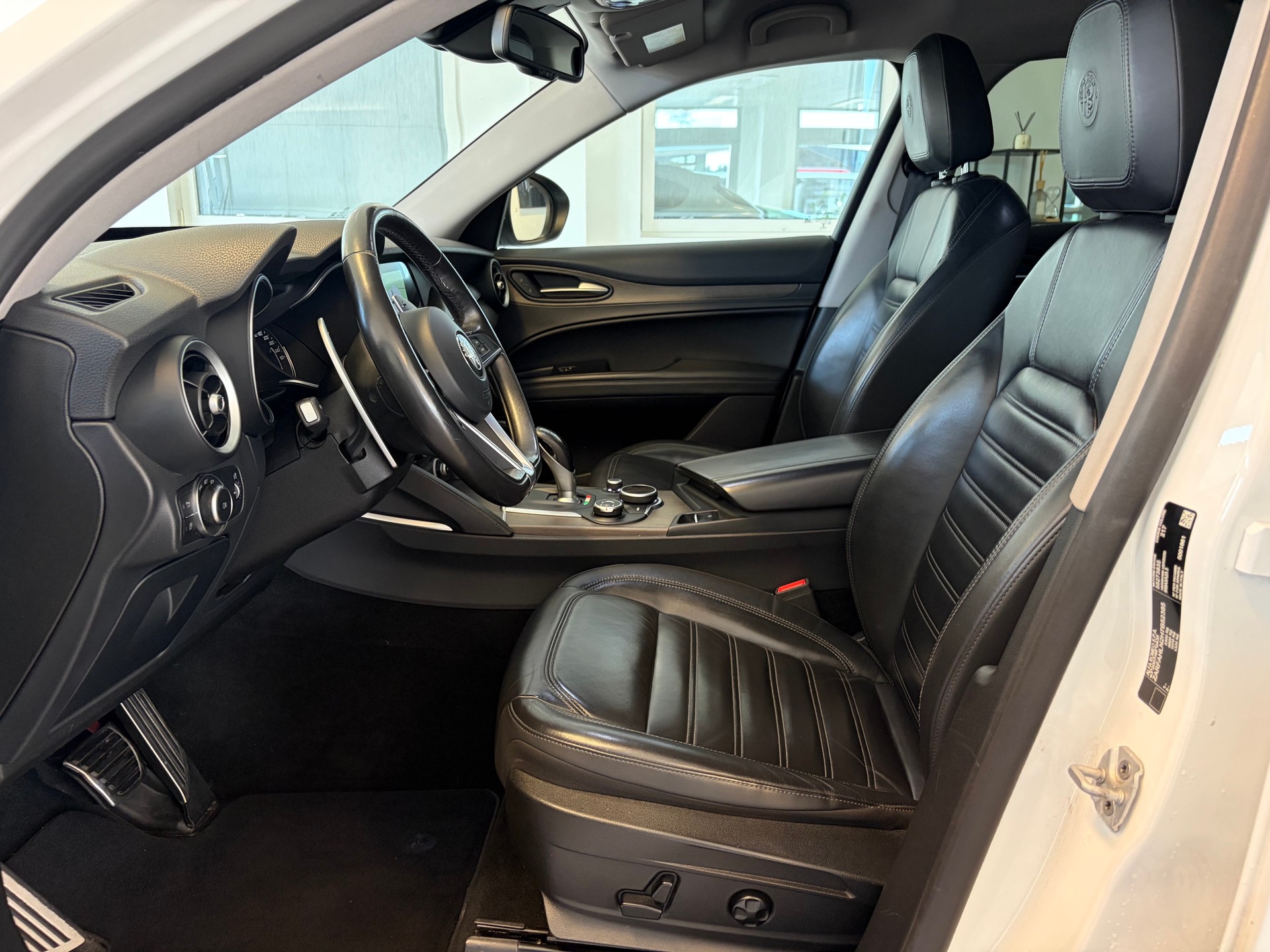 ALFA ROMEO Stelvio 2.0 First Edition Q4 Automatic-image-6