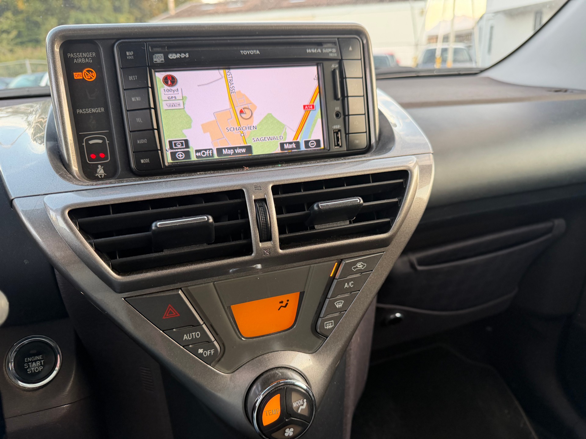 TOYOTA iQ2 1.0 VVT-i-image-11