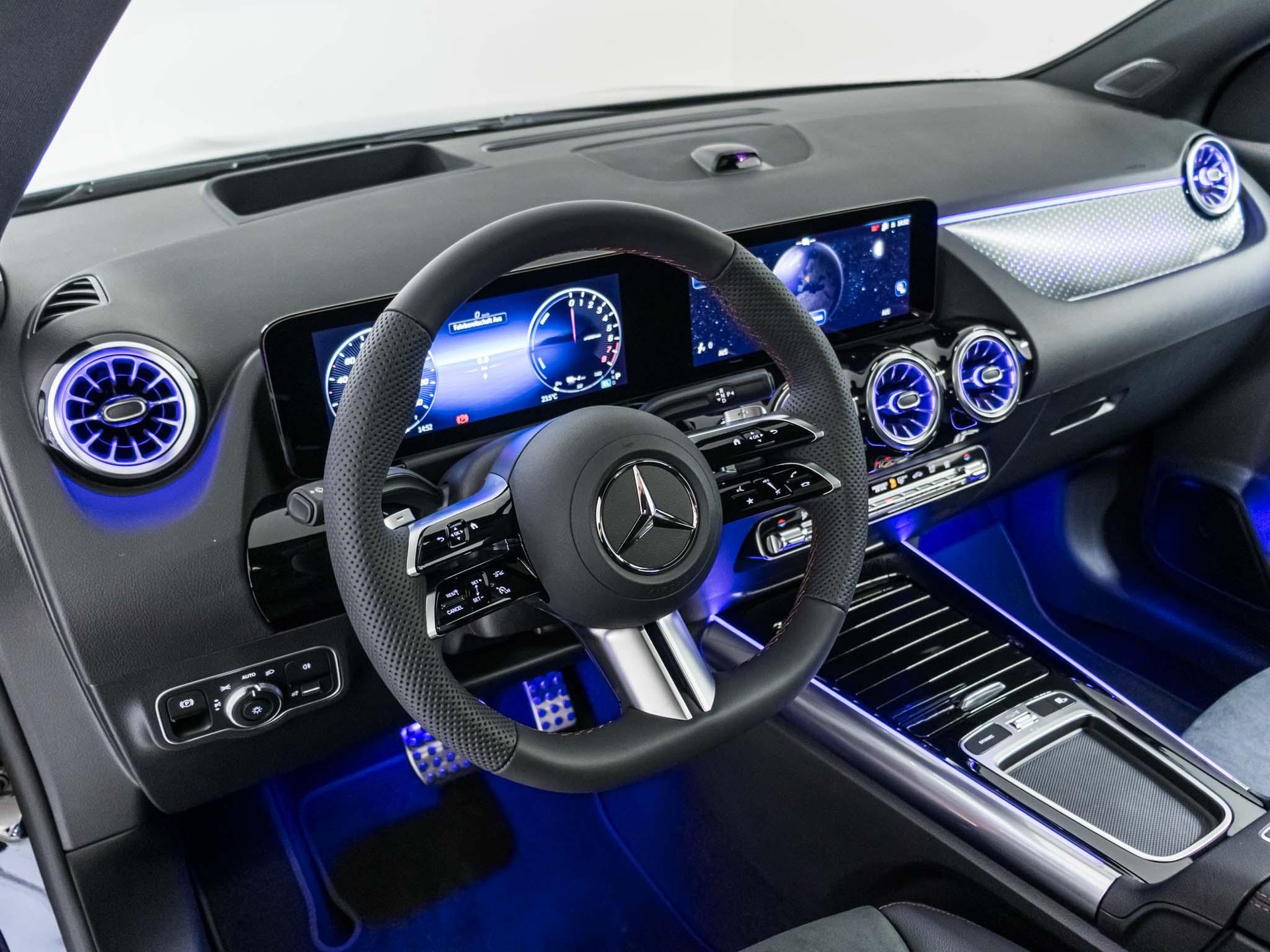 MERCEDES-BENZ GLA 250 e "EQ Star"-image-9