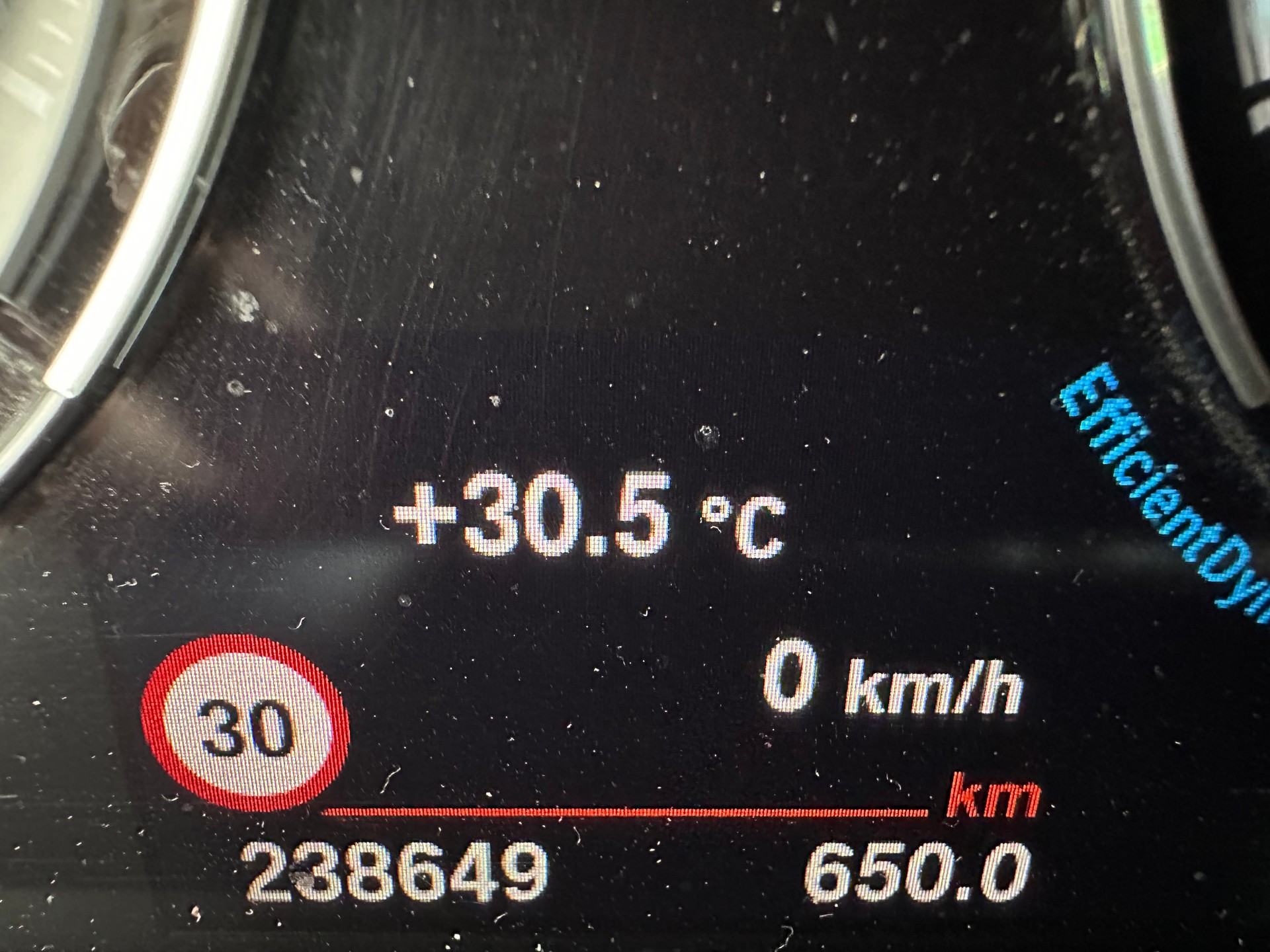 BMW X1 xDrive 18d-image-12