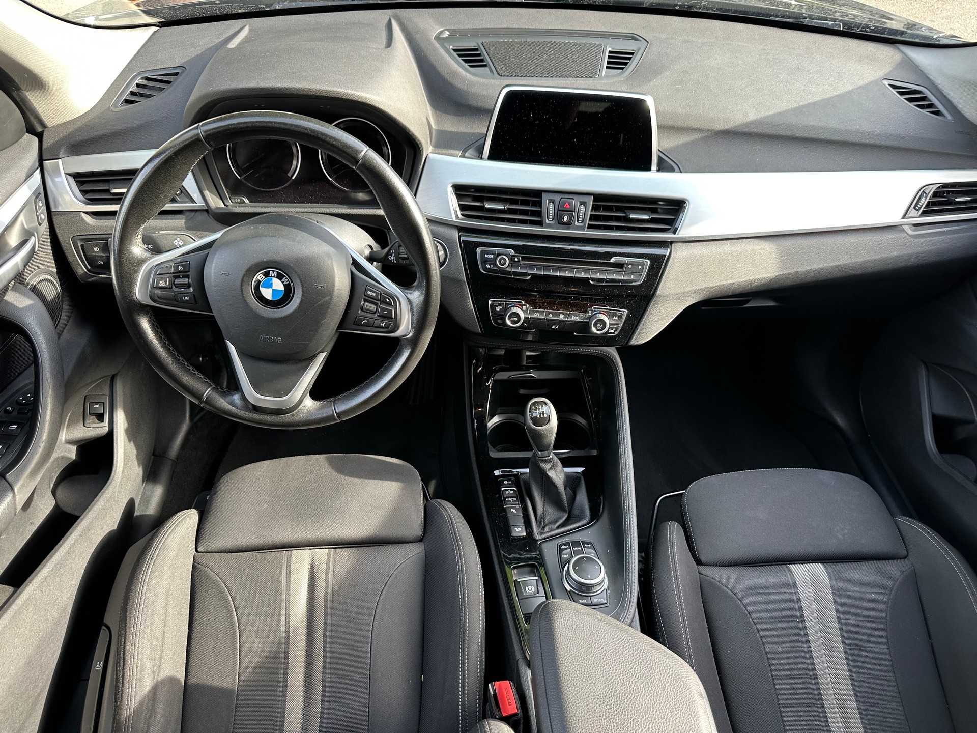 BMW X1 xDrive 18d-image-8