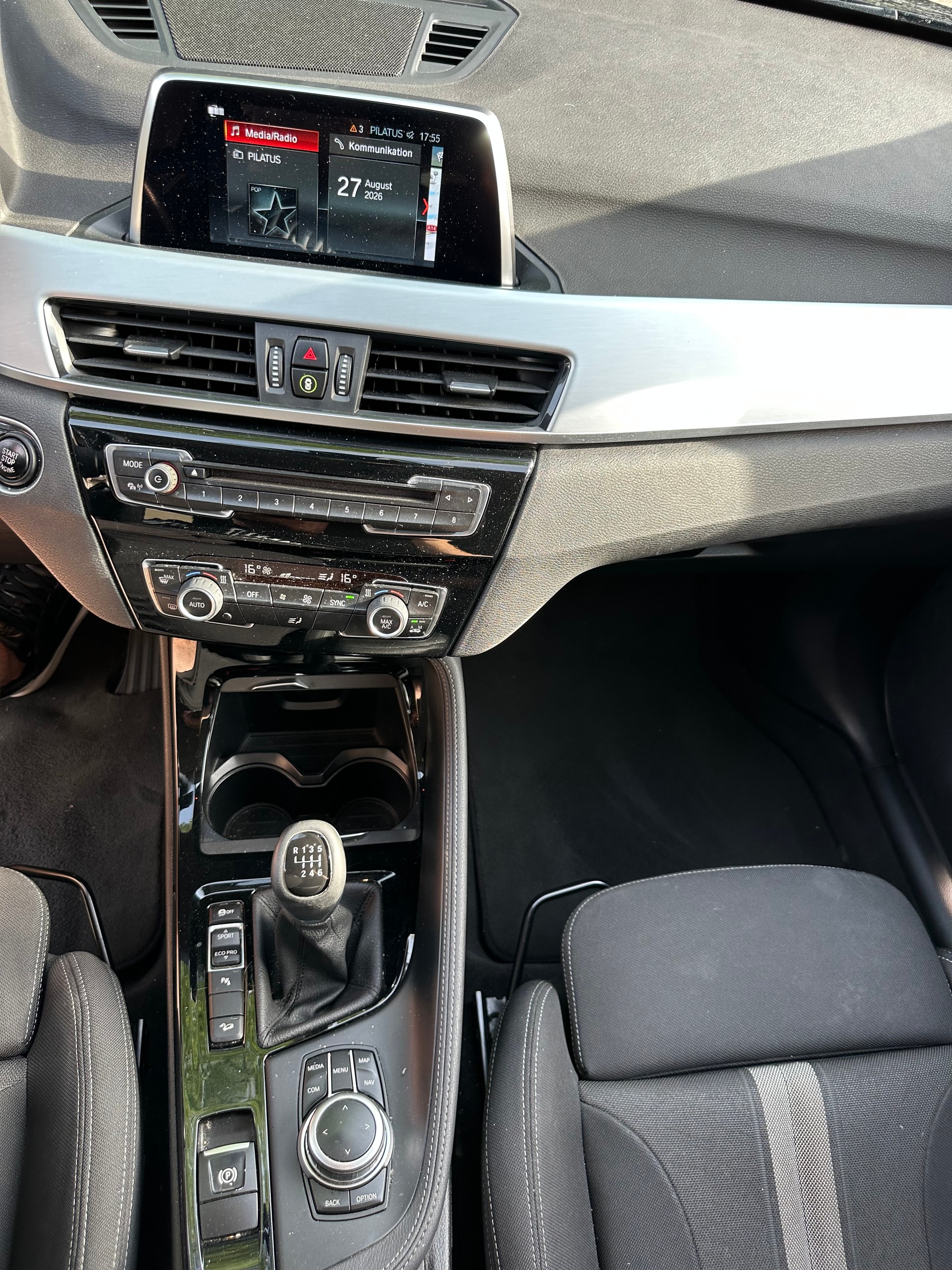 BMW X1 xDrive 18d-image-10