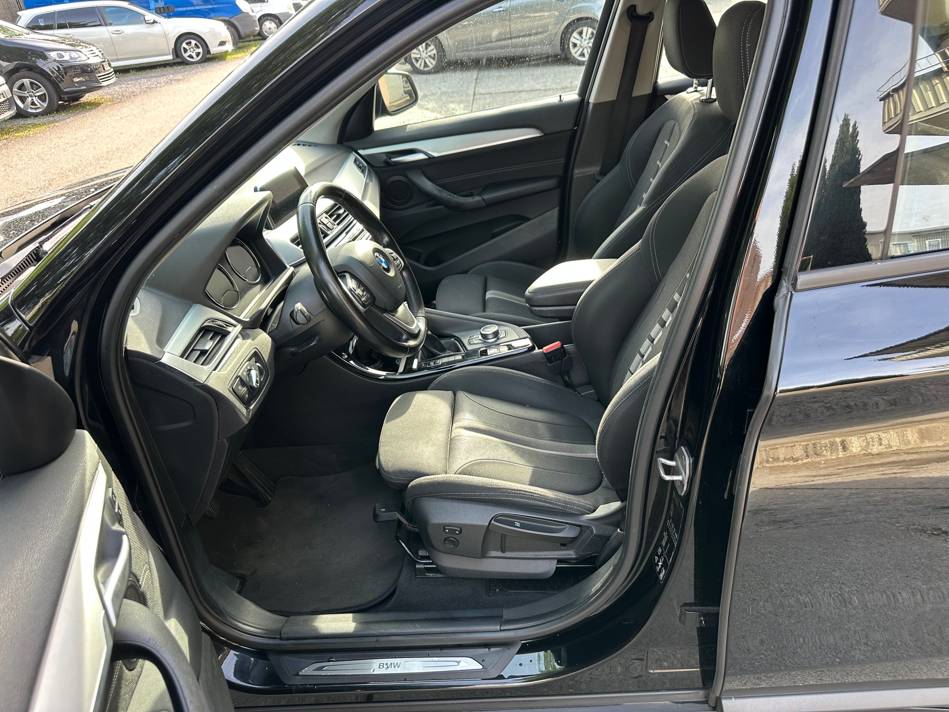 BMW X1 xDrive 18d-image-9