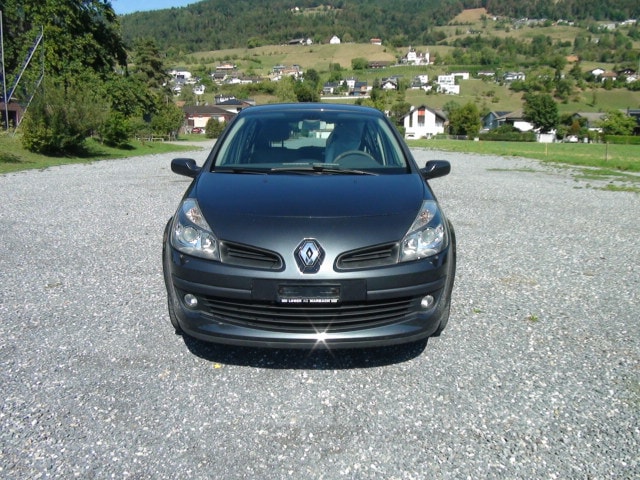 RENAULT Clio Initiale Paris 2.0 16V 138 PS-image-1