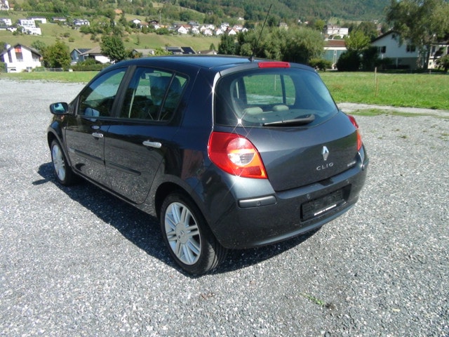 RENAULT Clio Initiale Paris 2.0 16V 138 PS-image-7