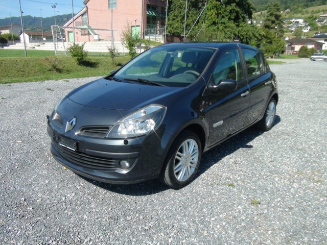 RENAULT Clio Initiale Paris 2.0 16V 138 PS-image-2