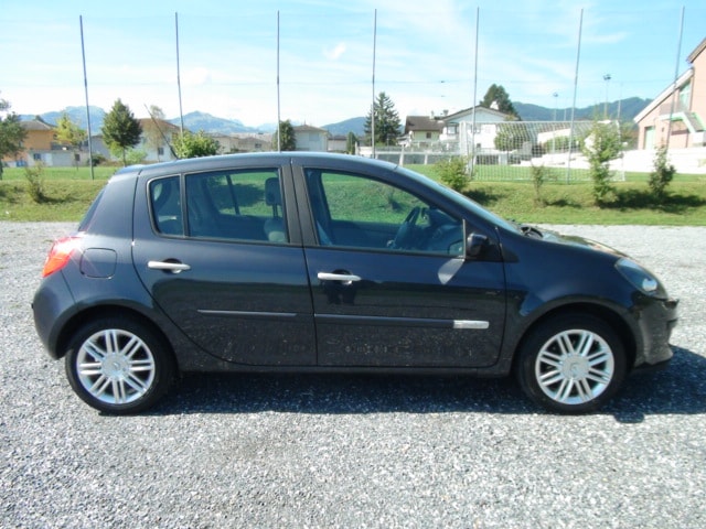 RENAULT Clio Initiale Paris 2.0 16V 138 PS-image-4