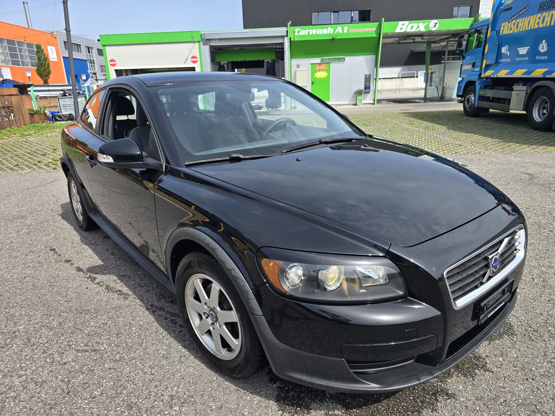 VOLVO V50 2.0D Momentum-image-0