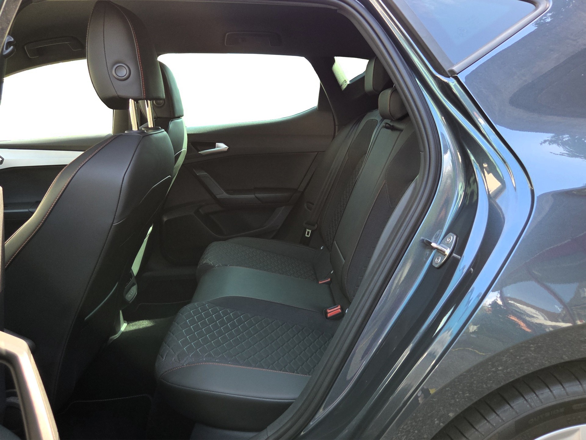 SEAT Leon 1.5 eTSI mHEV DSG FR-image-11