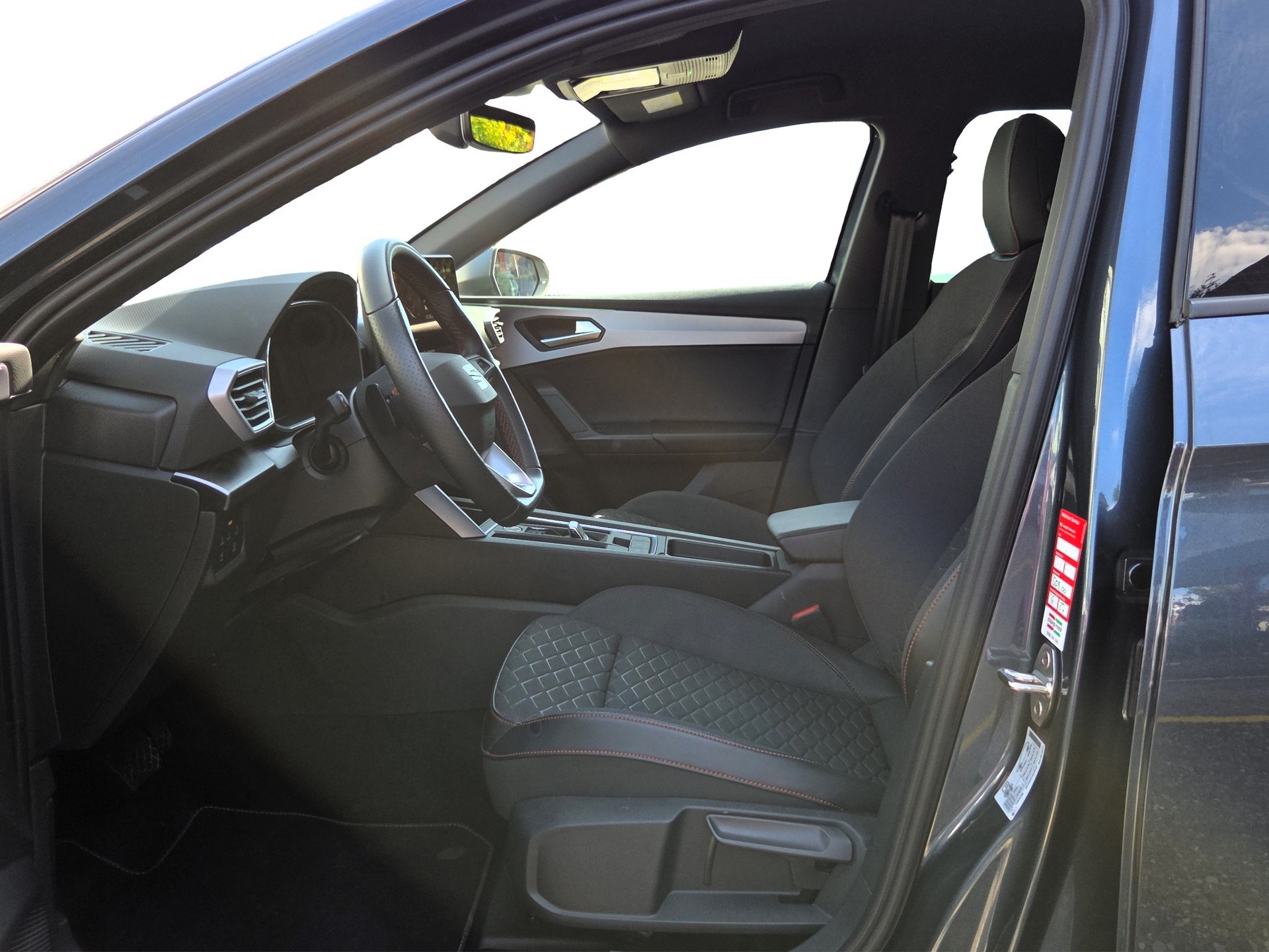 SEAT Leon 1.5 eTSI mHEV DSG FR-image-8