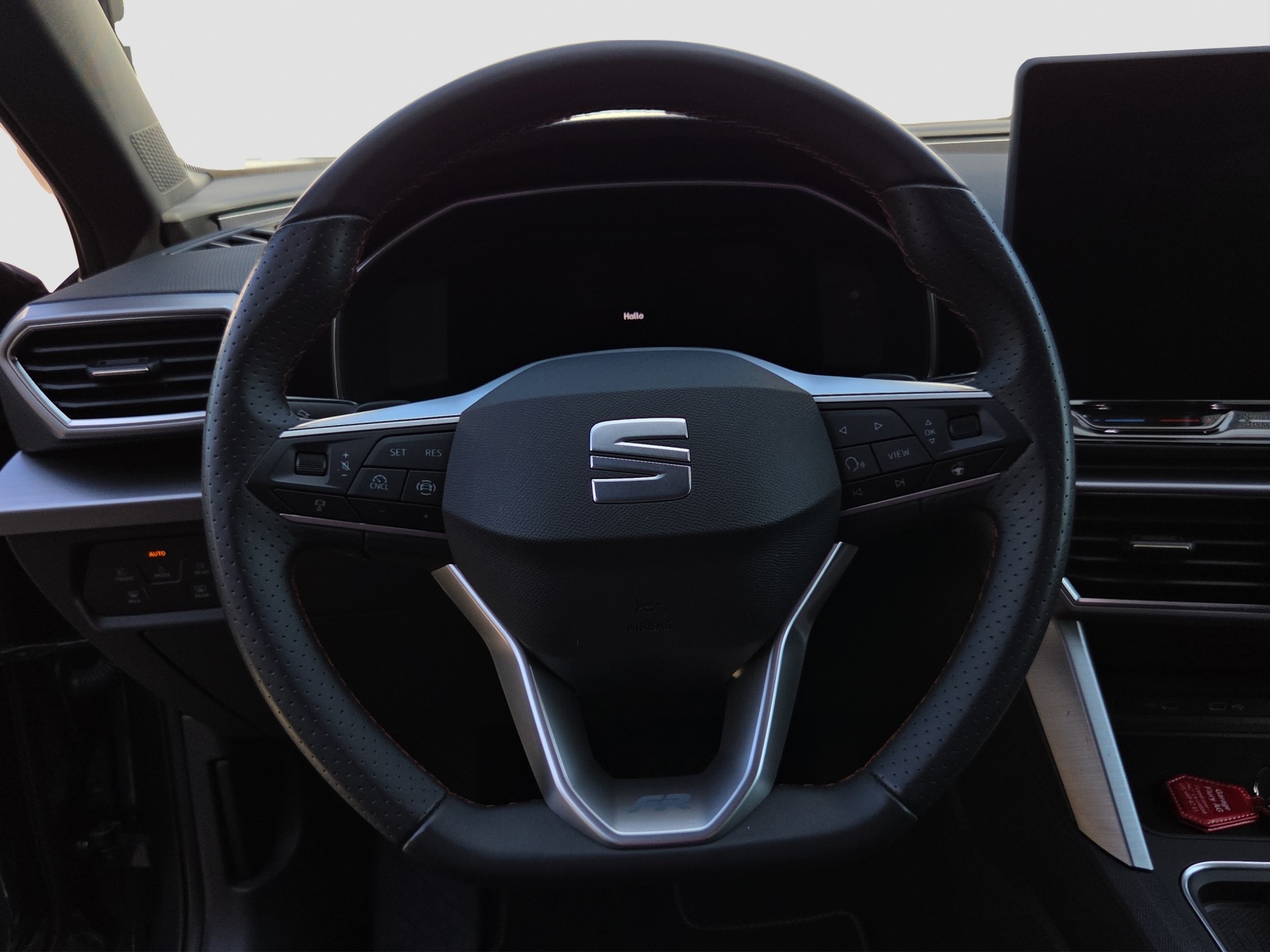 SEAT Leon 1.5 eTSI mHEV DSG FR-image-9
