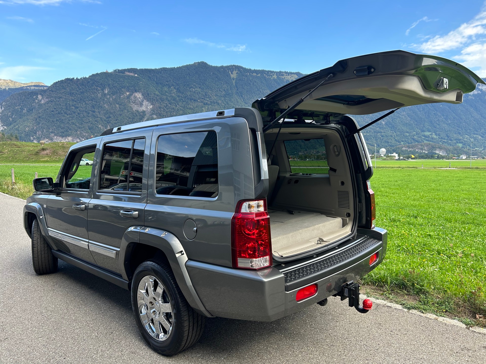 JEEP Commander 3.0 CRD Overland Automatic-image-8