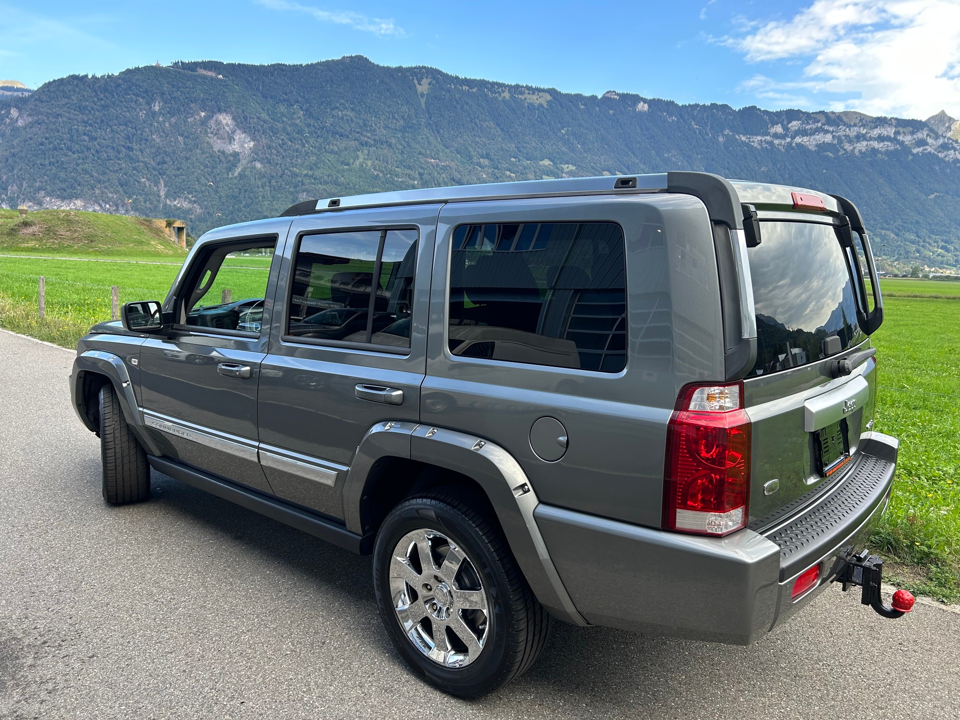 JEEP Commander 3.0 CRD Overland Automatic-image-3