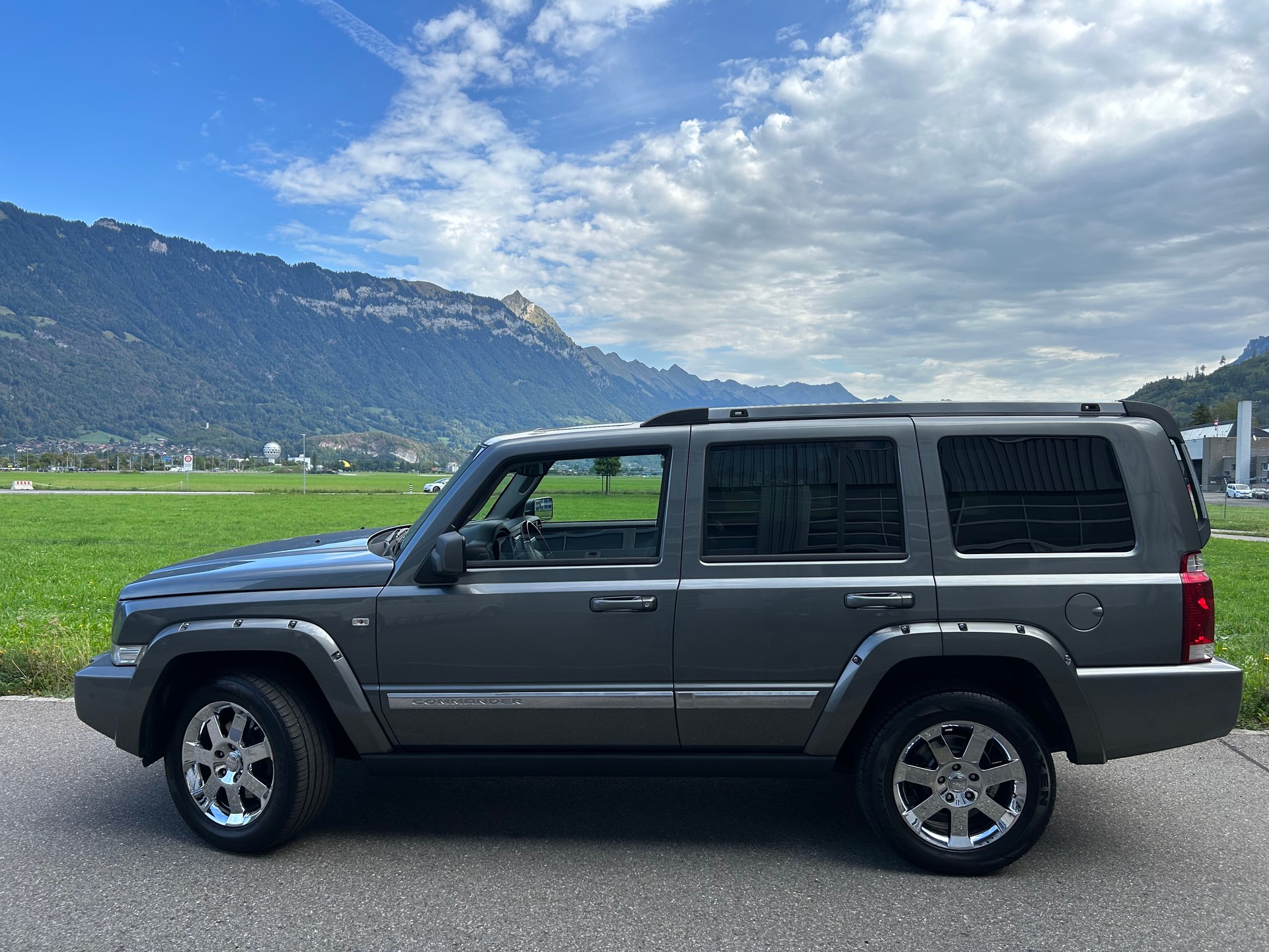 JEEP Commander 3.0 CRD Overland Automatic-image-2
