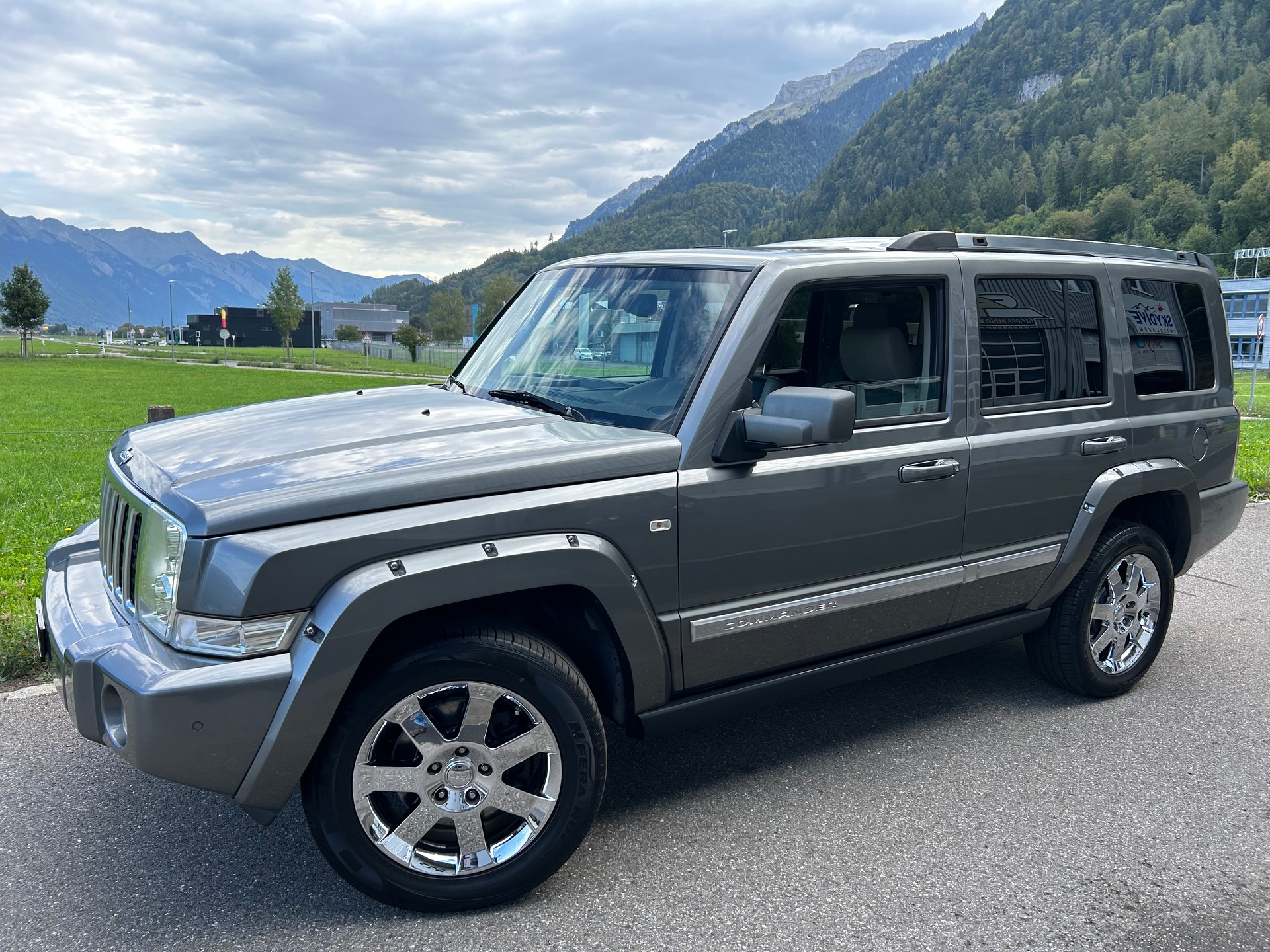 JEEP Commander 3.0 CRD Overland Automatic-image-0