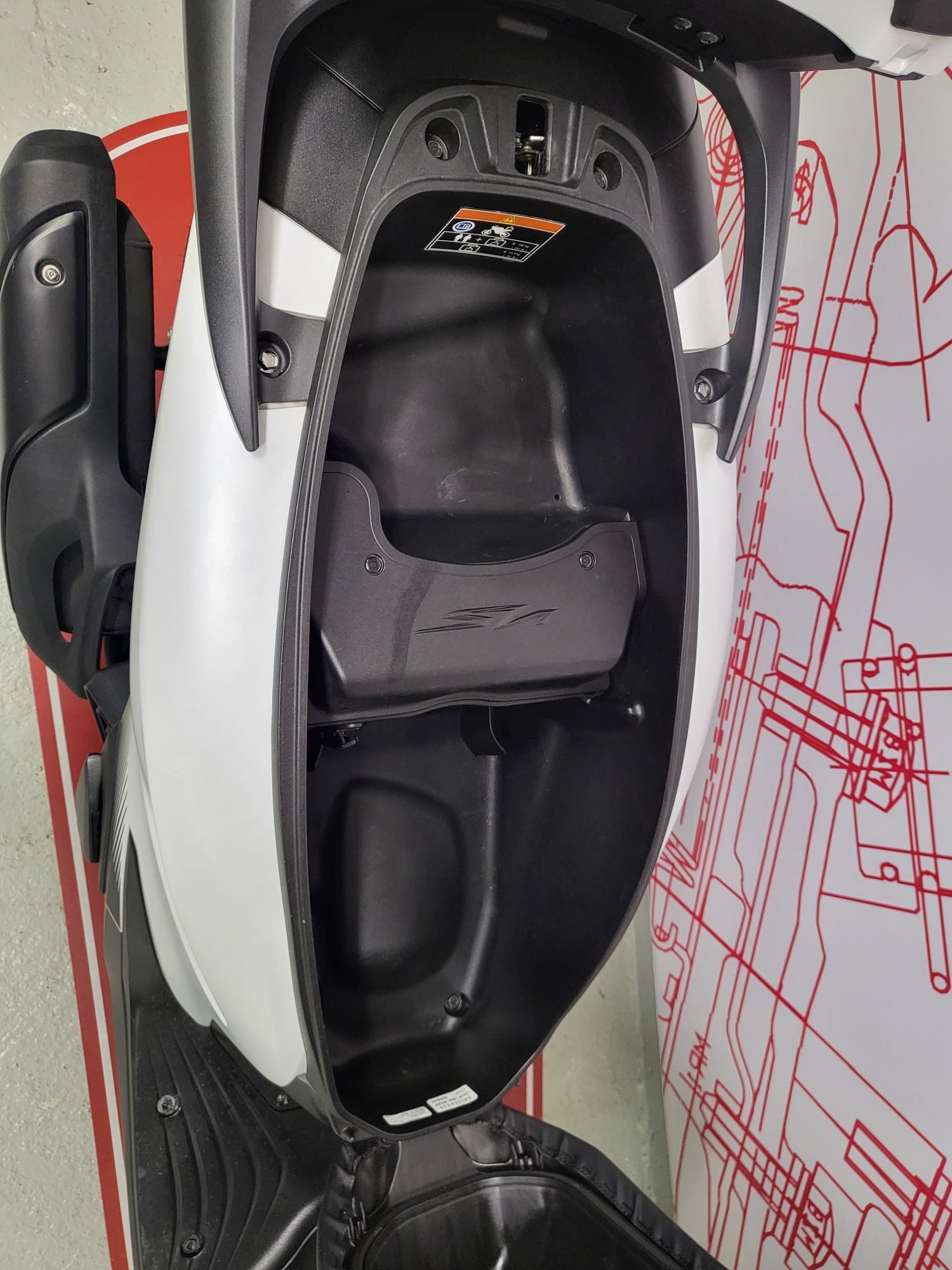 HONDA SH 125 Sporty-showroom-element-1