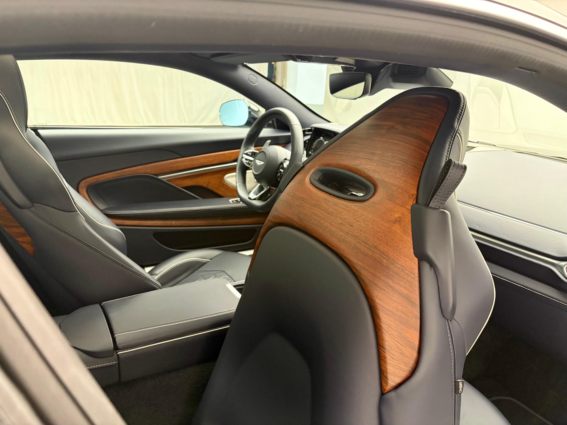 ASTON MARTIN Vanquish 5.2 V12 Bi-Turbo-image-12