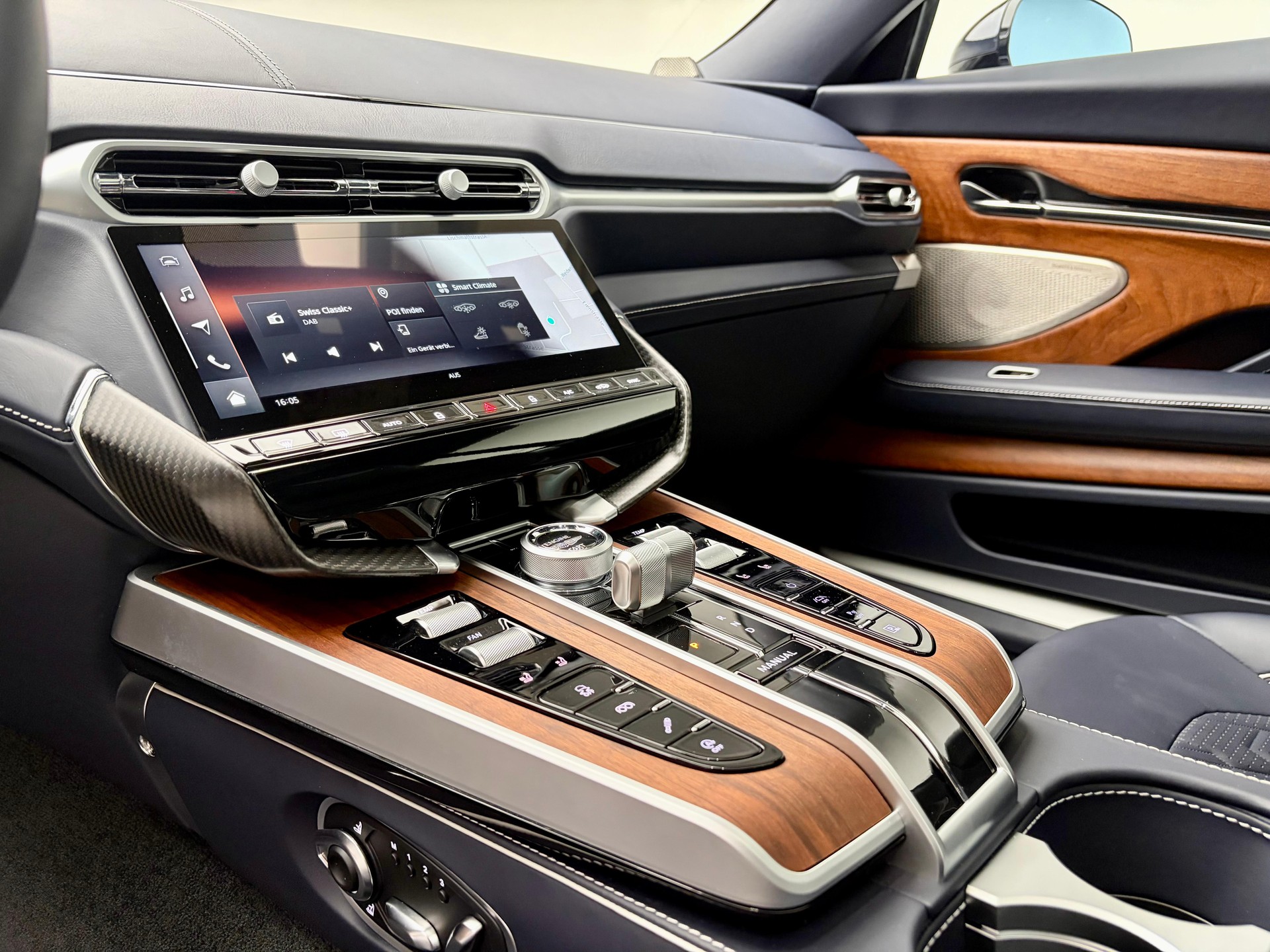 ASTON MARTIN Vanquish 5.2 V12 Bi-Turbo-image-10