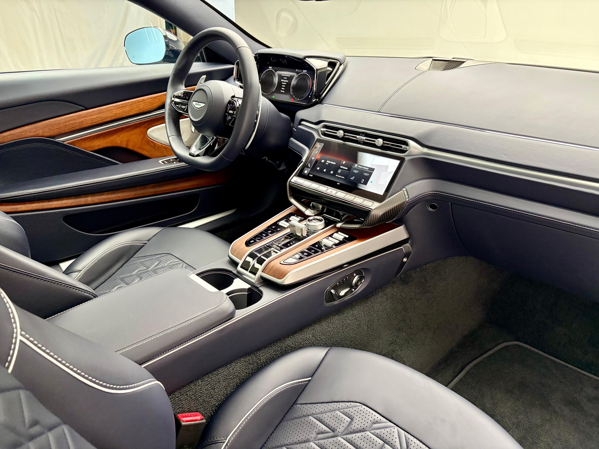 ASTON MARTIN Vanquish 5.2 V12 Bi-Turbo-image-8