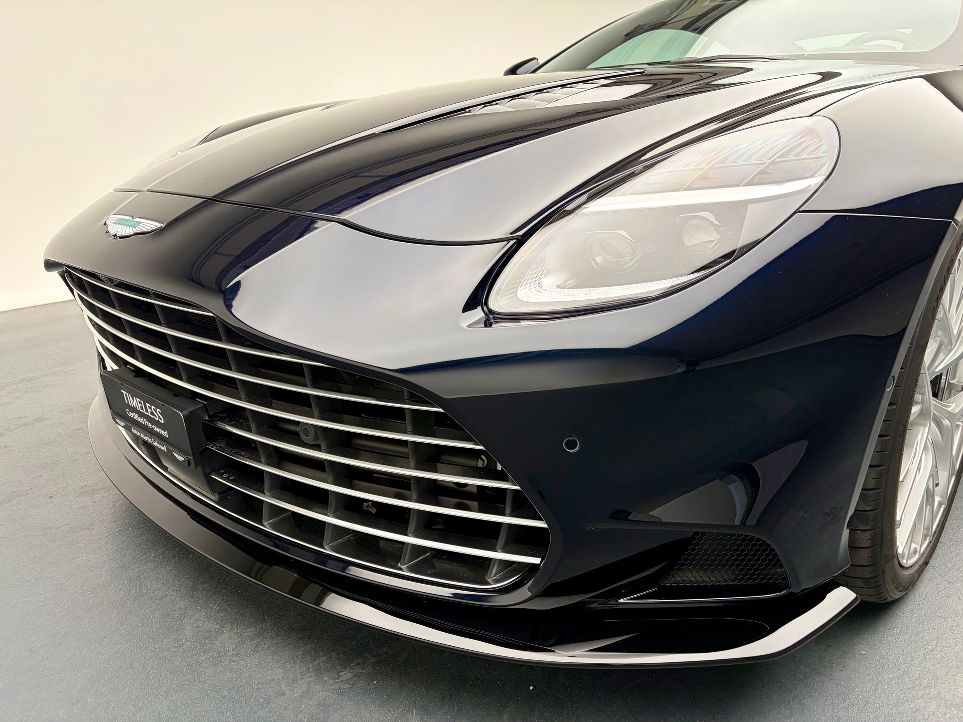ASTON MARTIN Vanquish 5.2 V12 Bi-Turbo-image-17