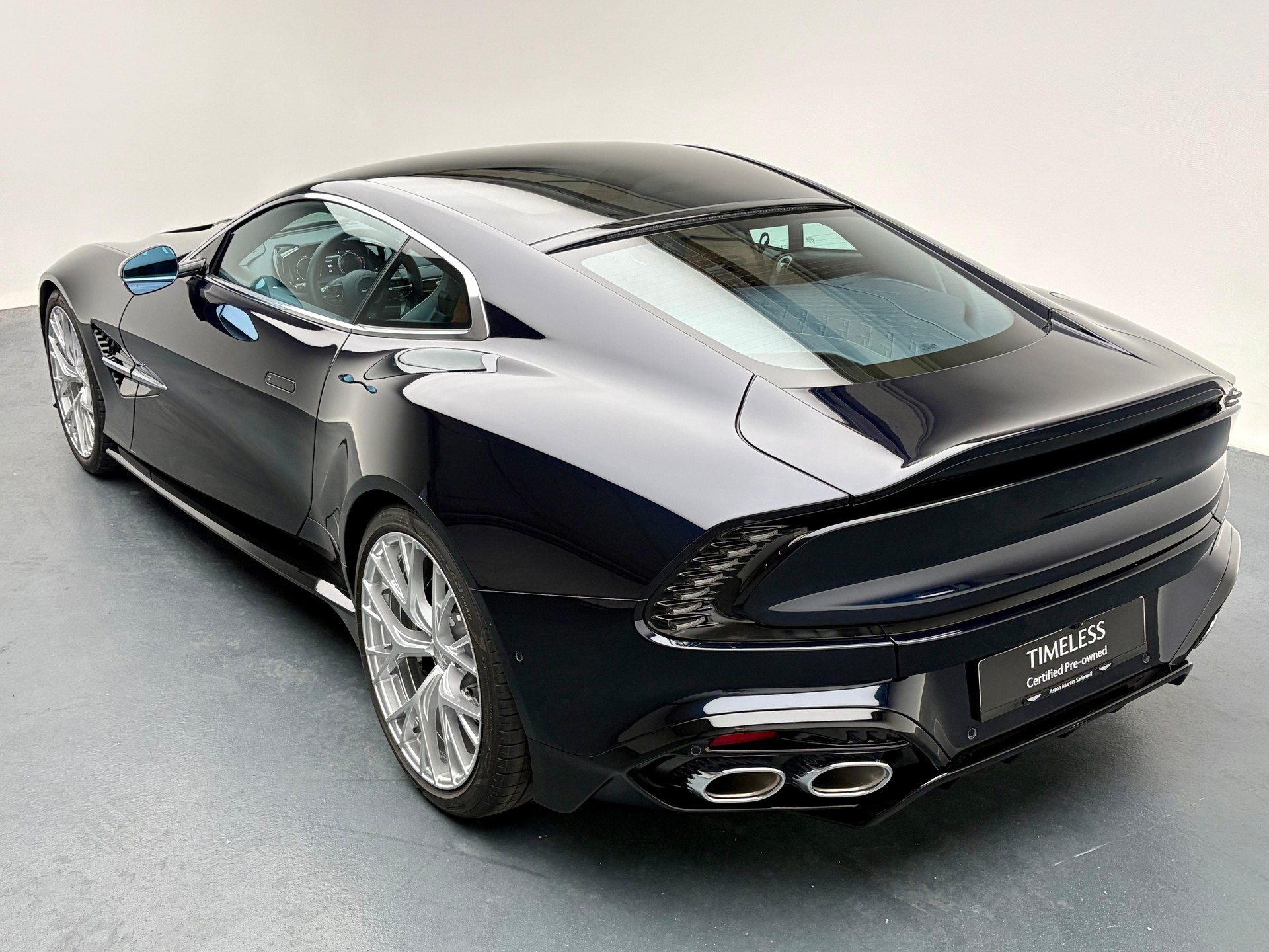 ASTON MARTIN Vanquish 5.2 V12 Bi-Turbo-image-2