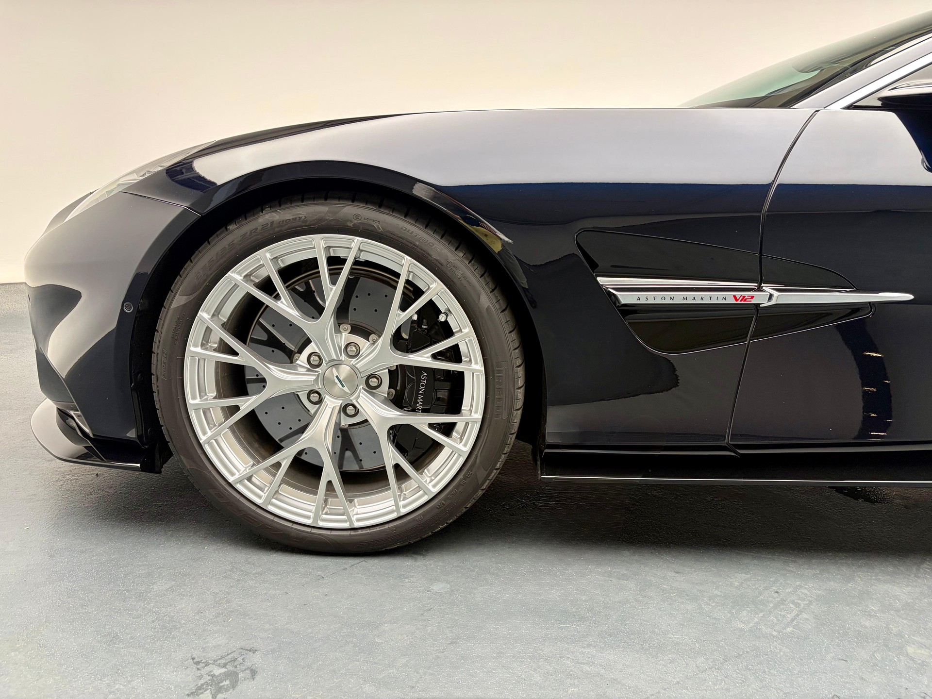 ASTON MARTIN Vanquish 5.2 V12 Bi-Turbo-image-20