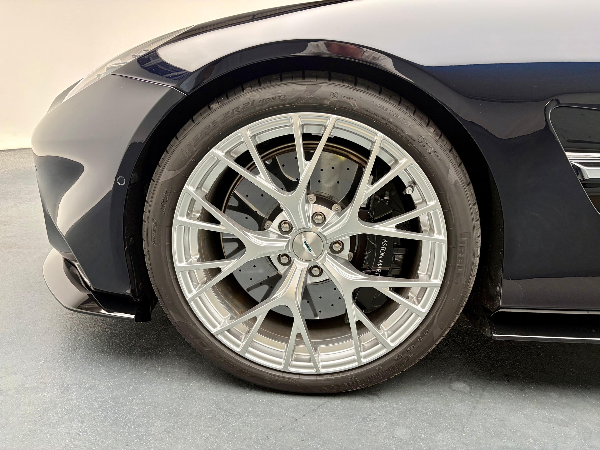 ASTON MARTIN Vanquish 5.2 V12 Bi-Turbo-image-21