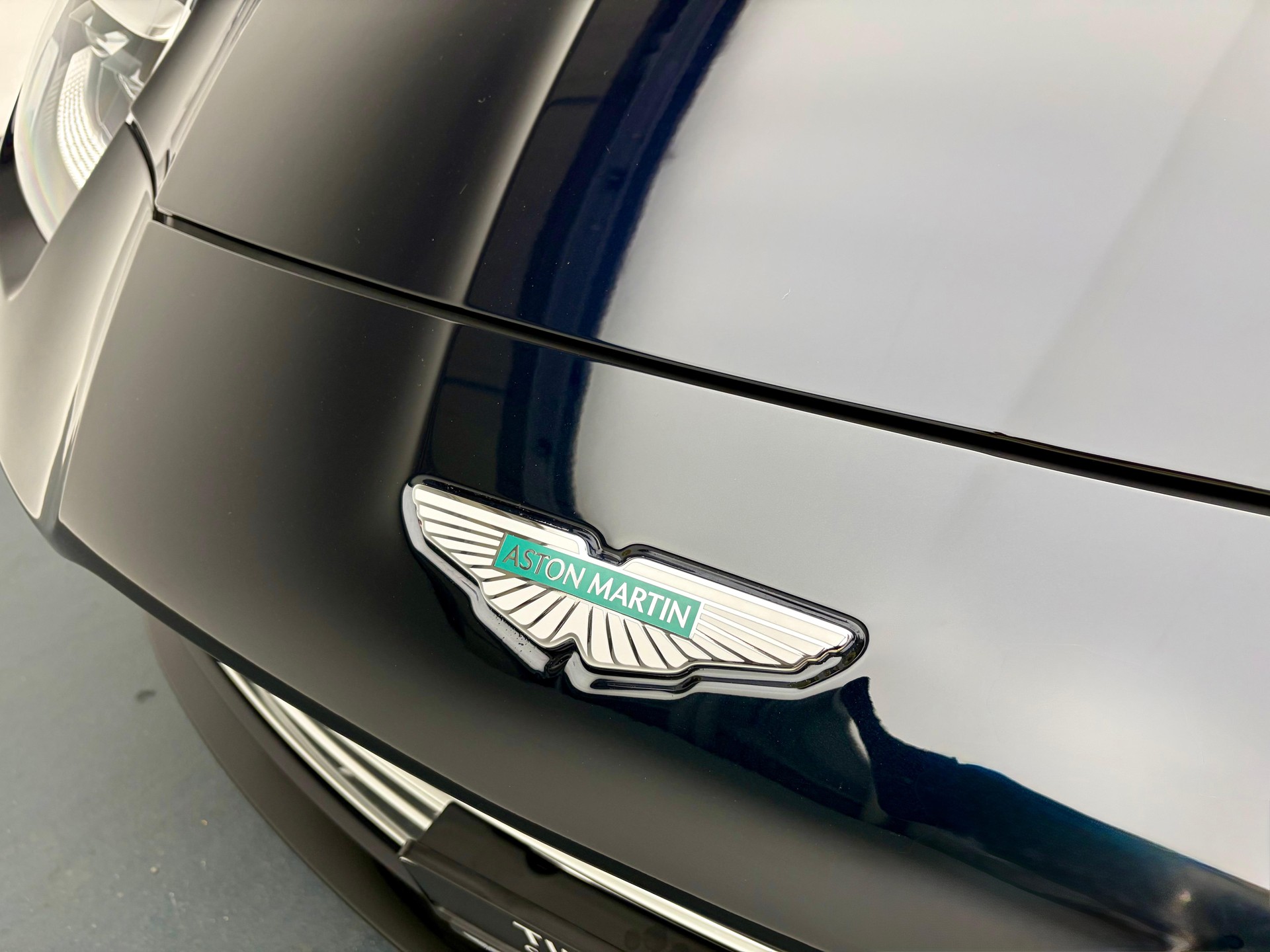 ASTON MARTIN Vanquish 5.2 V12 Bi-Turbo-image-18