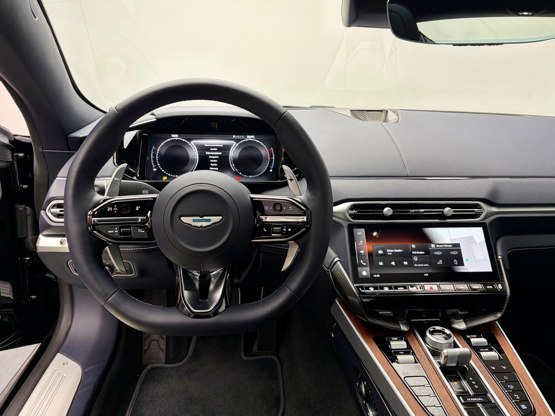 ASTON MARTIN Vanquish 5.2 V12 Bi-Turbo-image-3