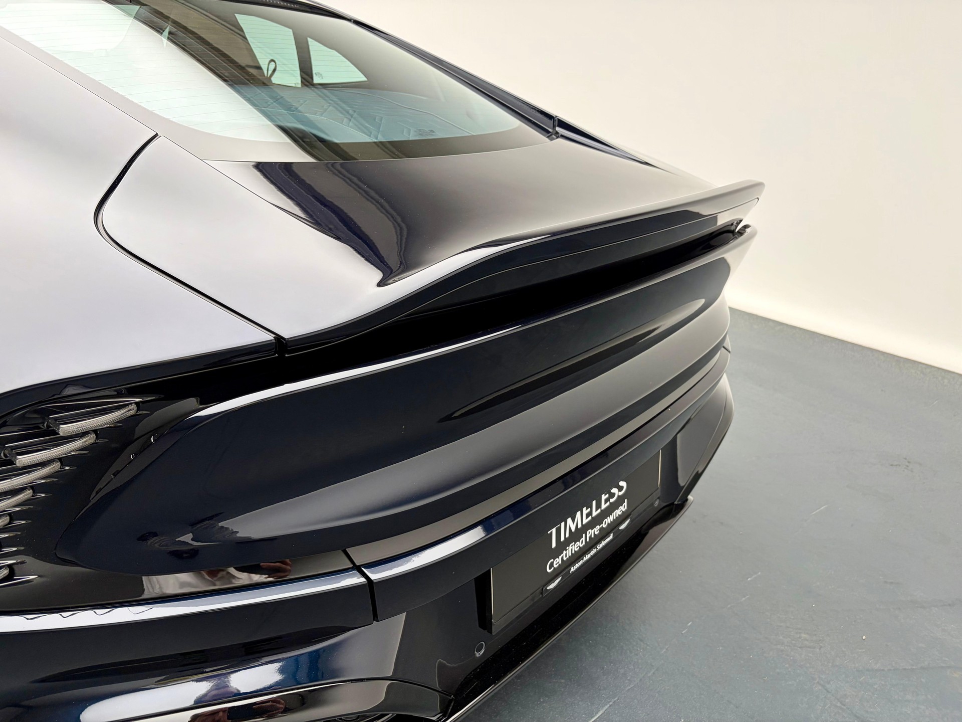 ASTON MARTIN Vanquish 5.2 V12 Bi-Turbo-image-22