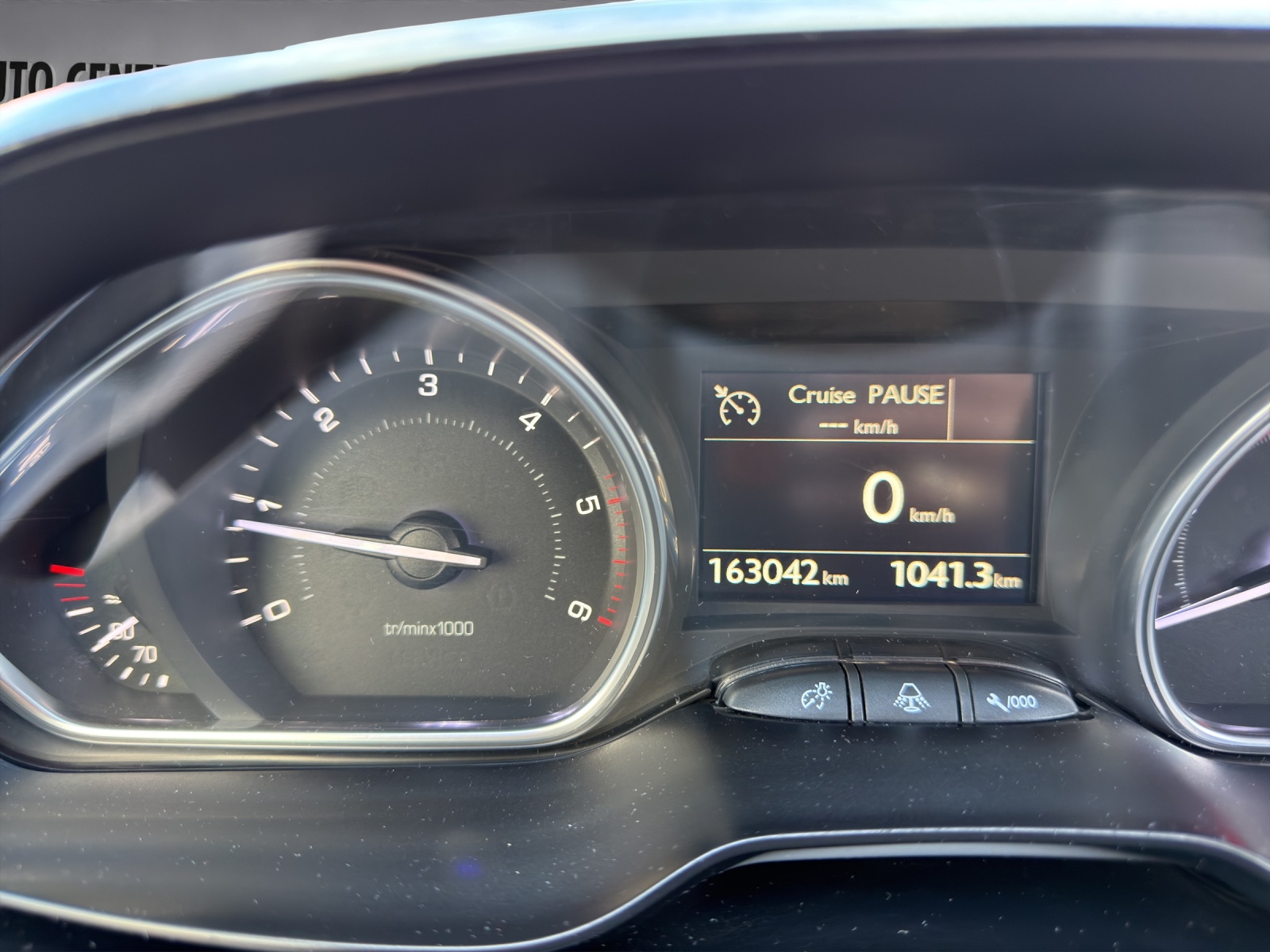 PEUGEOT 2008 1.6 BlueHDi Allure-image-10