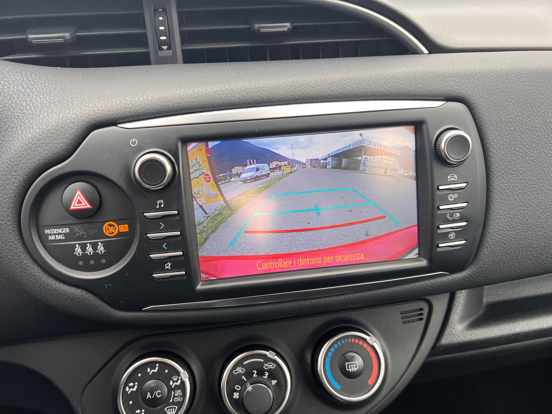TOYOTA Yaris 1.5 Trend-image-11