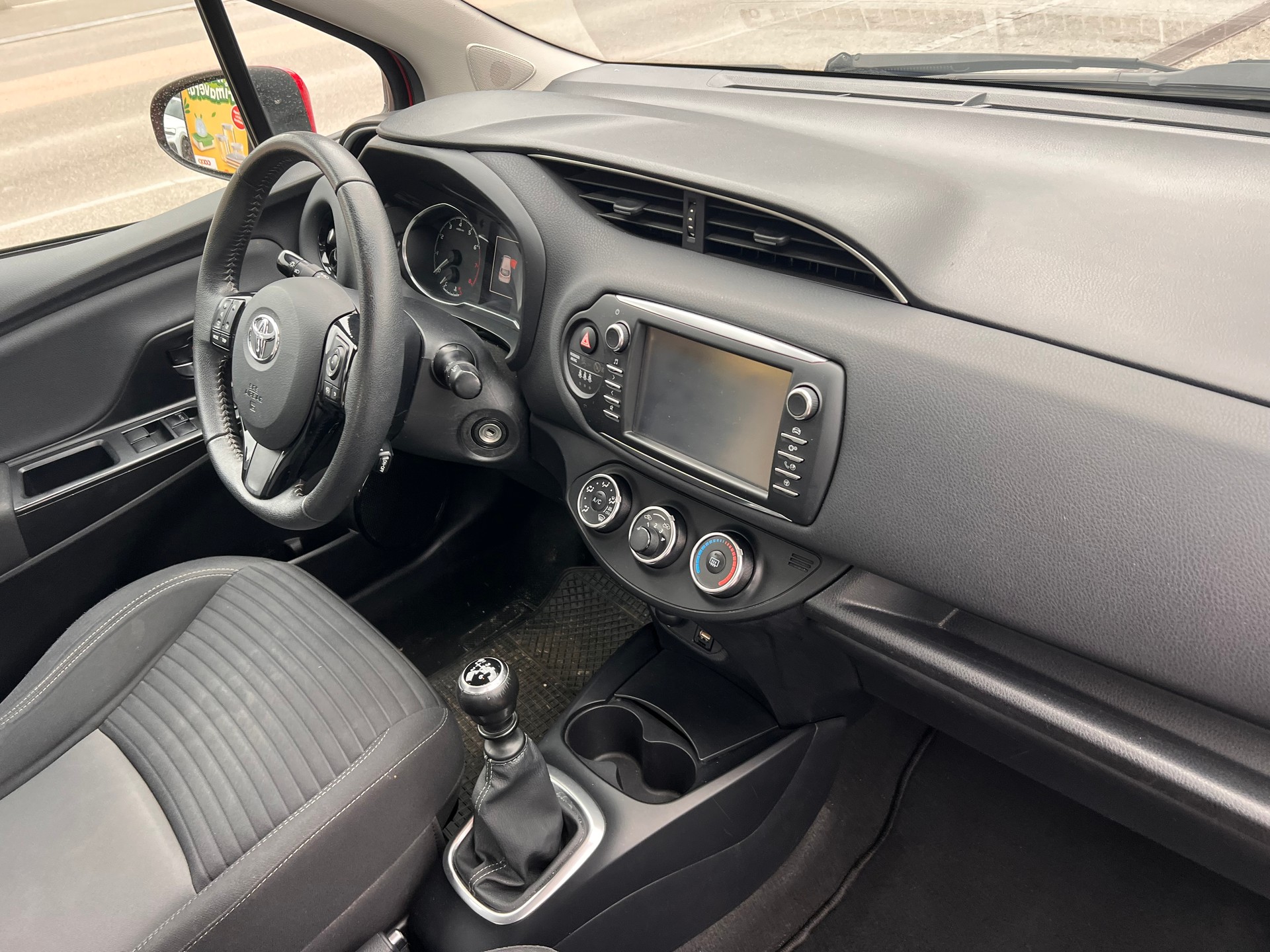 TOYOTA Yaris 1.5 Trend-image-8