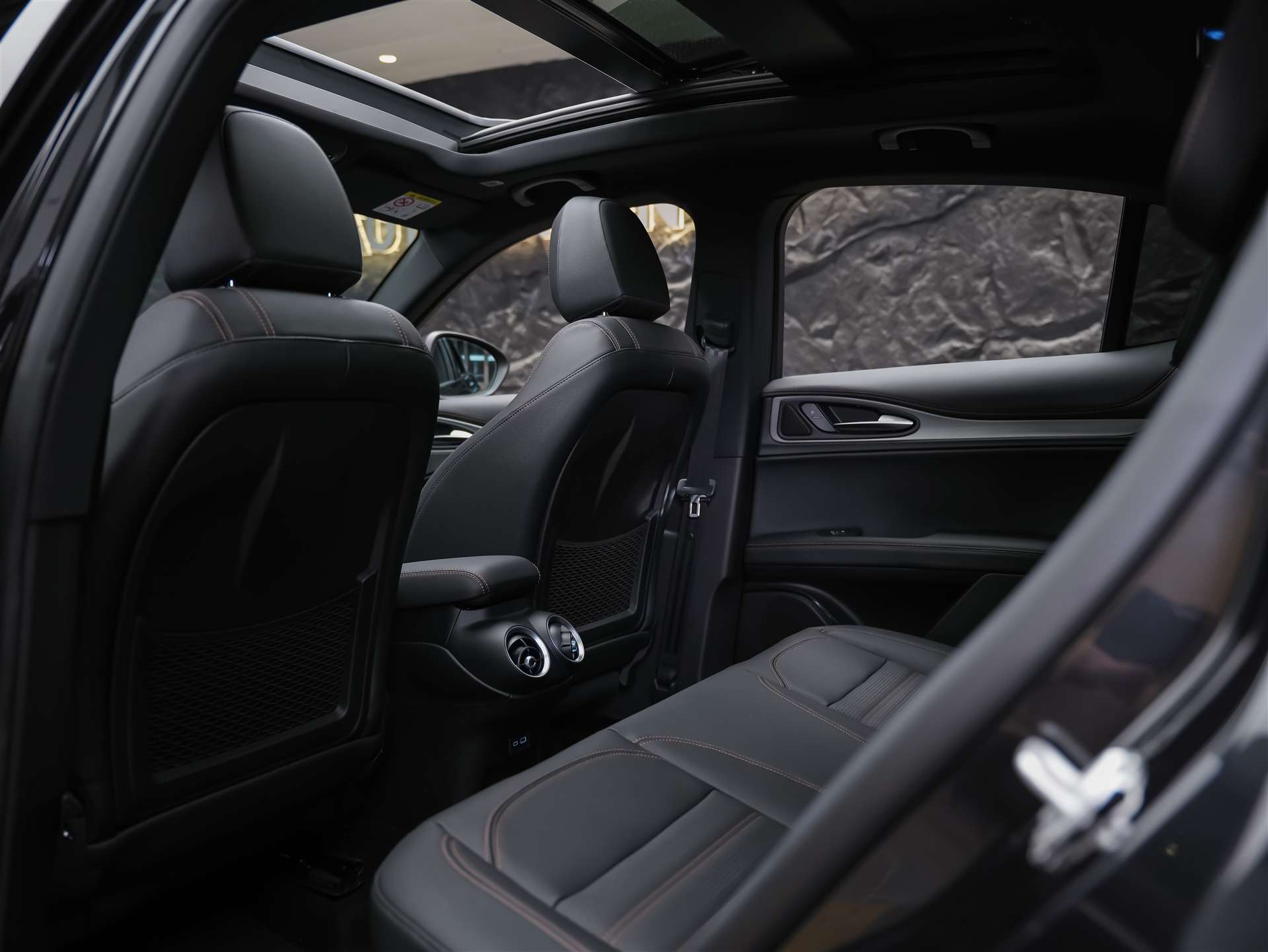 ALFA ROMEO Stelvio 2.0 Intensa Q4 AT8 *SOFORT Verfügbar*Werksgarantie*Panorama*Harman/Kardon*-image-12