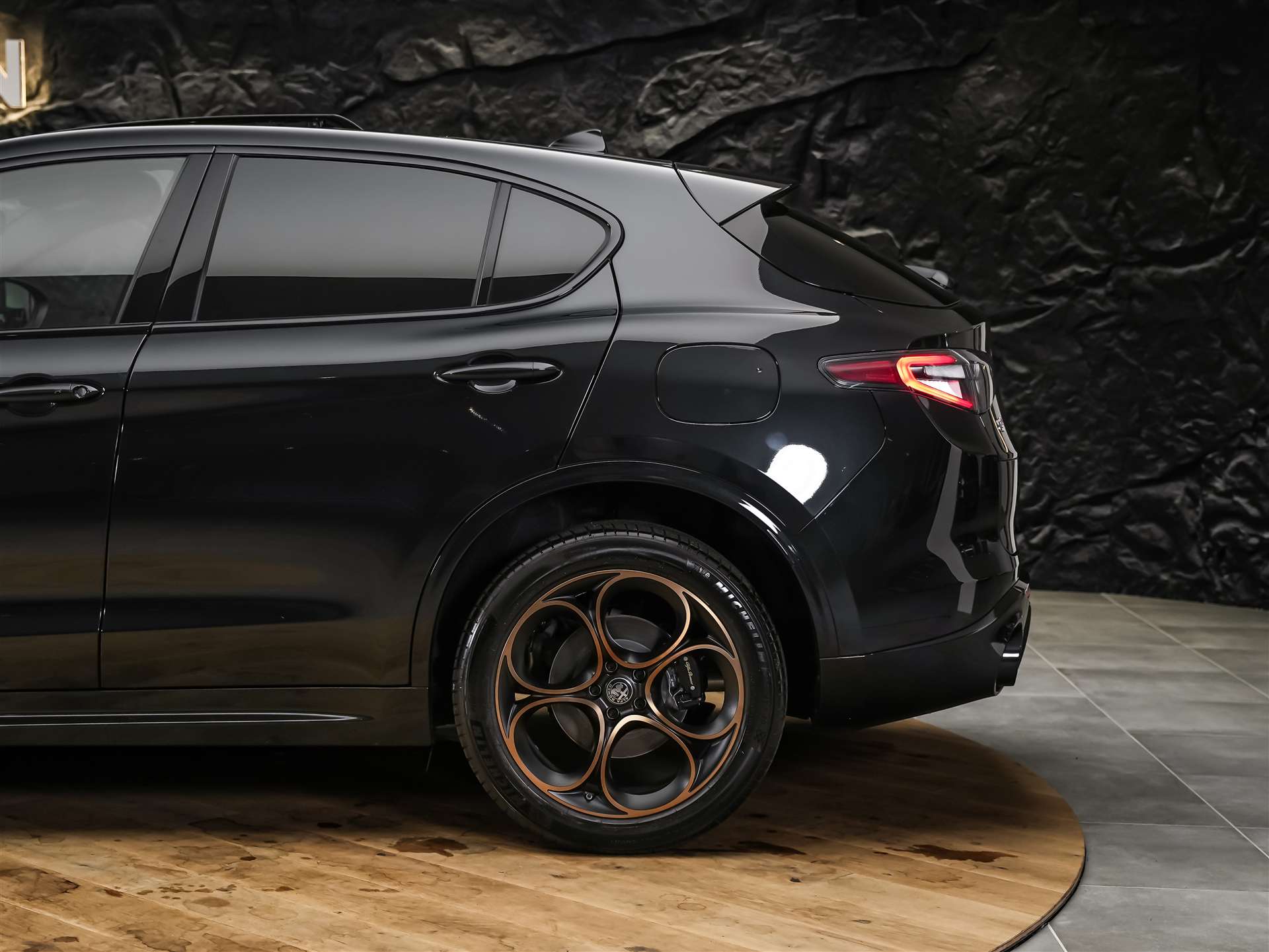 ALFA ROMEO Stelvio 2.0 Intensa Q4 AT8 *SOFORT Verfügbar*Werksgarantie*Panorama*Harman/Kardon*-image-19