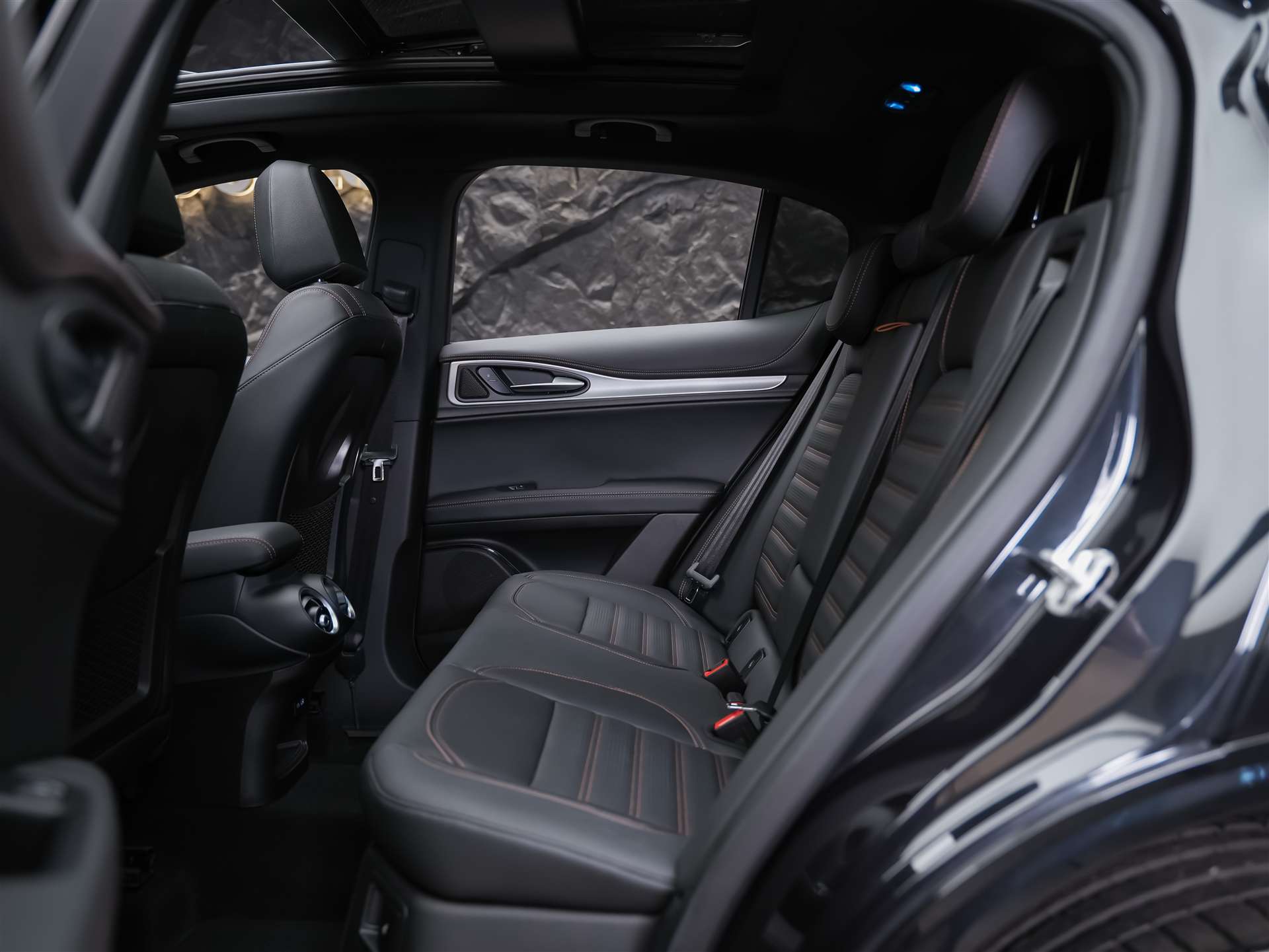 ALFA ROMEO Stelvio 2.0 Intensa Q4 AT8 *SOFORT Verfügbar*Werksgarantie*Panorama*Harman/Kardon*-image-14