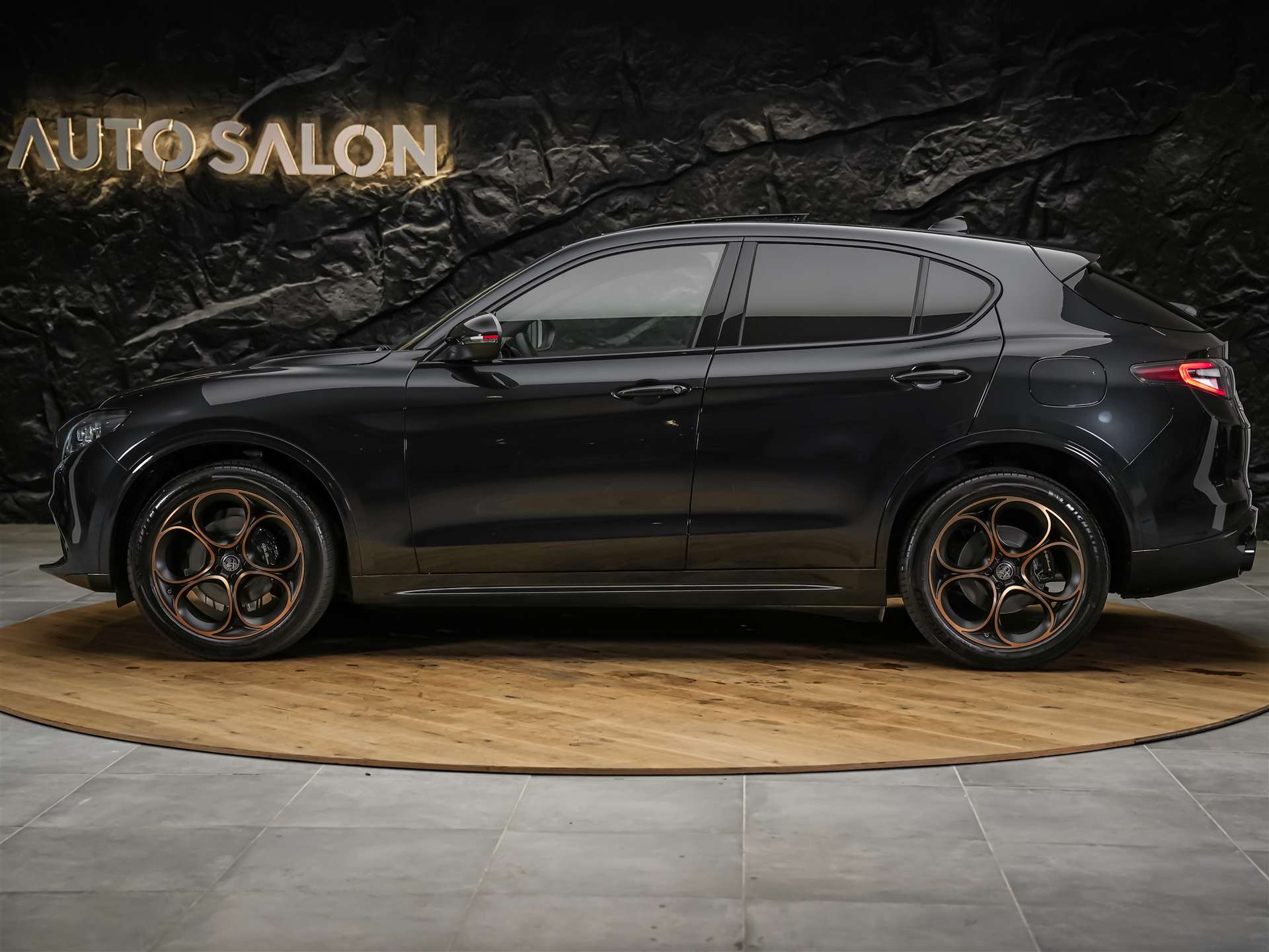ALFA ROMEO Stelvio 2.0 Intensa Q4 AT8 *SOFORT Verfügbar*Werksgarantie*Panorama*Harman/Kardon*-showroom-element-1