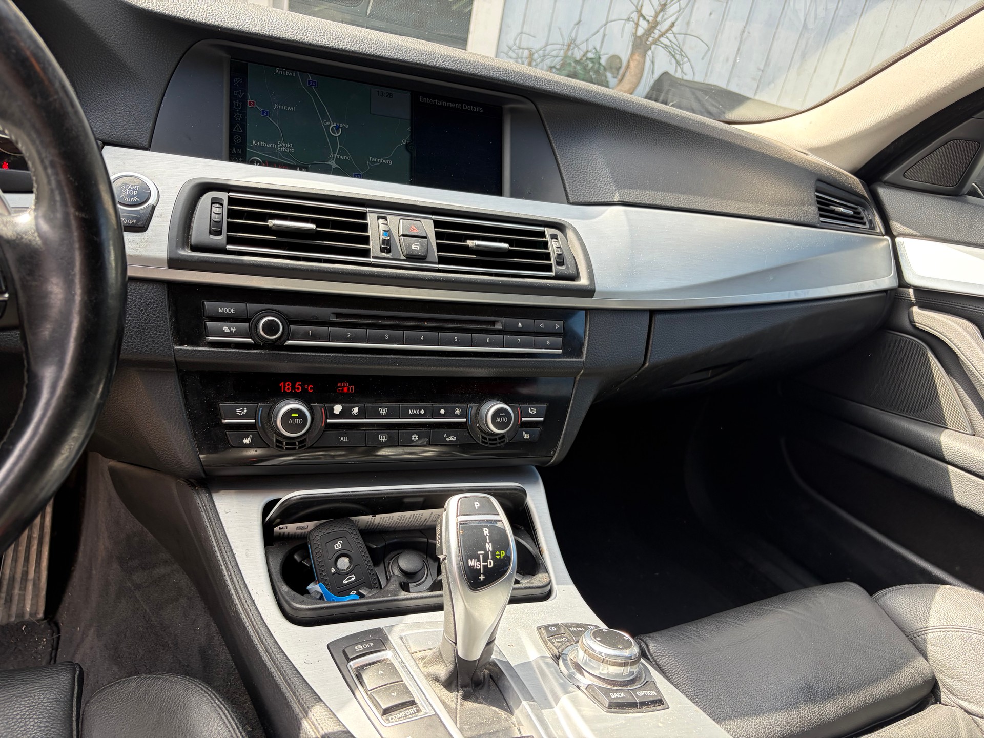 BMW 528i xDrive Touring Steptronic-image-10
