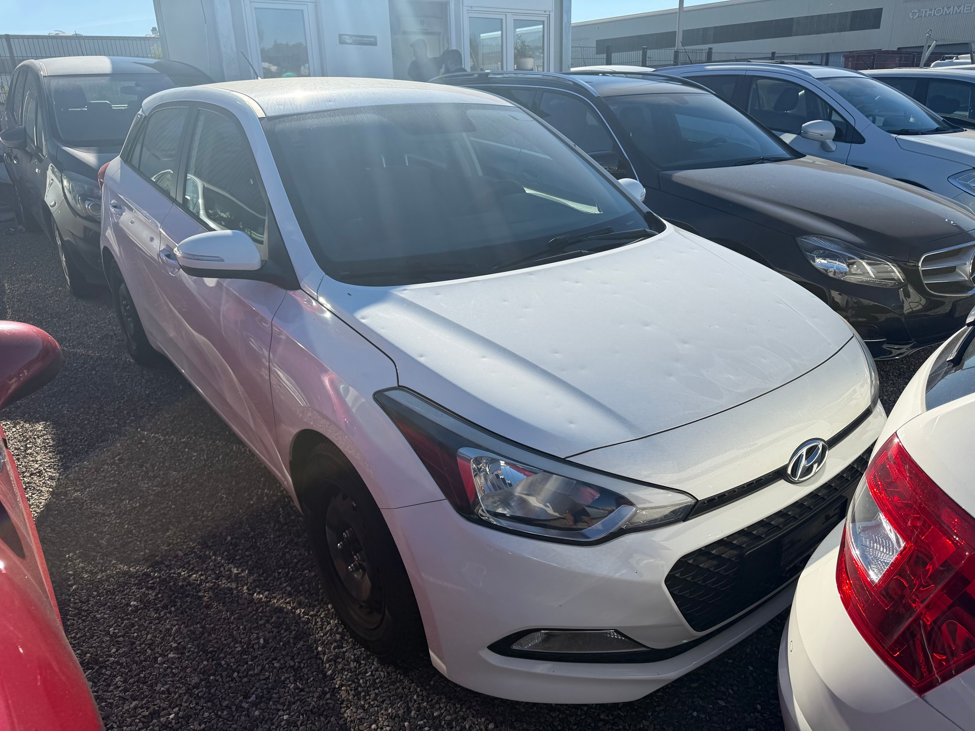 HYUNDAI i20-image-2