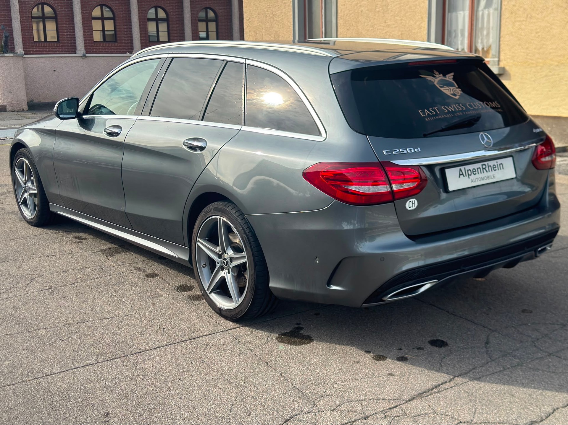 MERCEDES-BENZ C 250 d Swiss Star AMG Line 4Matic 9G-Tronic-image-4