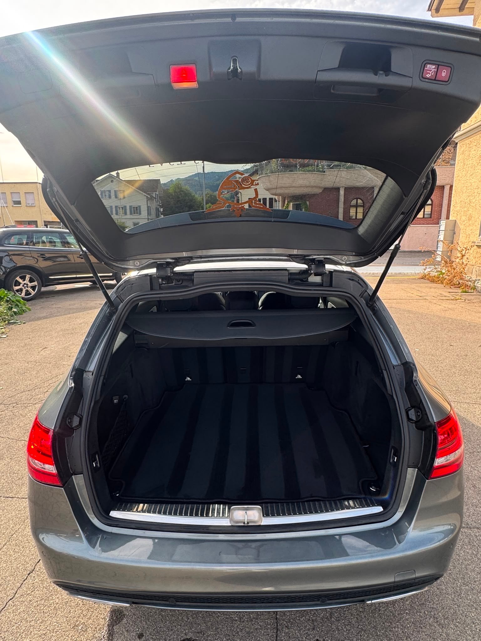 MERCEDES-BENZ C 250 d Swiss Star AMG Line 4Matic 9G-Tronic-image-15