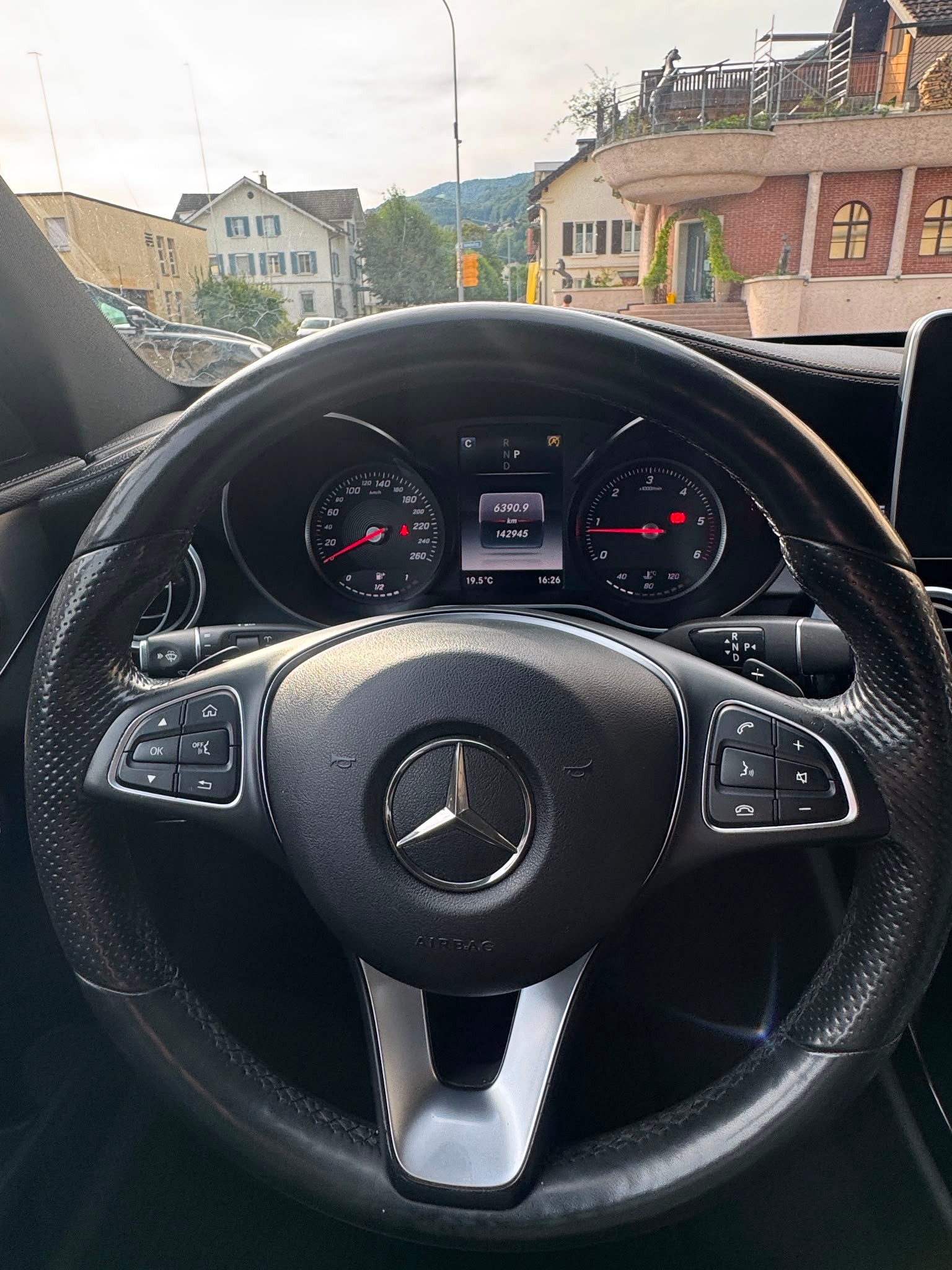 MERCEDES-BENZ C 250 d Swiss Star AMG Line 4Matic 9G-Tronic-image-11