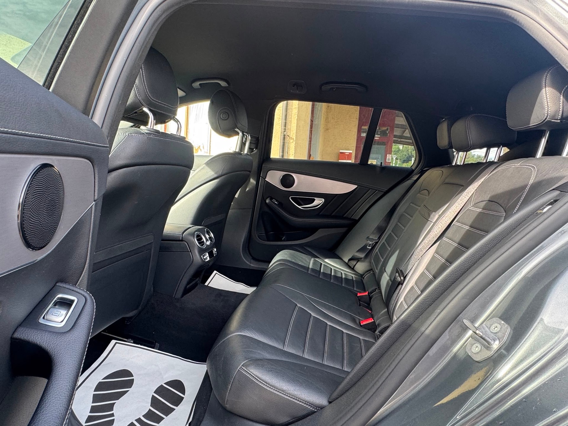 MERCEDES-BENZ C 250 d Swiss Star AMG Line 4Matic 9G-Tronic-image-13