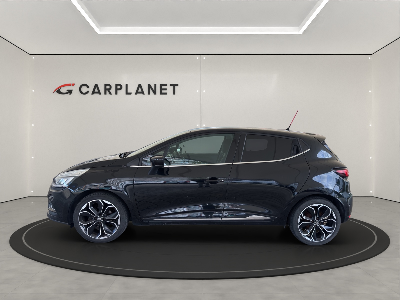 RENAULT Clio 1.2 TCe 120PS 90th Anniv. S/S *Automat*-image-3