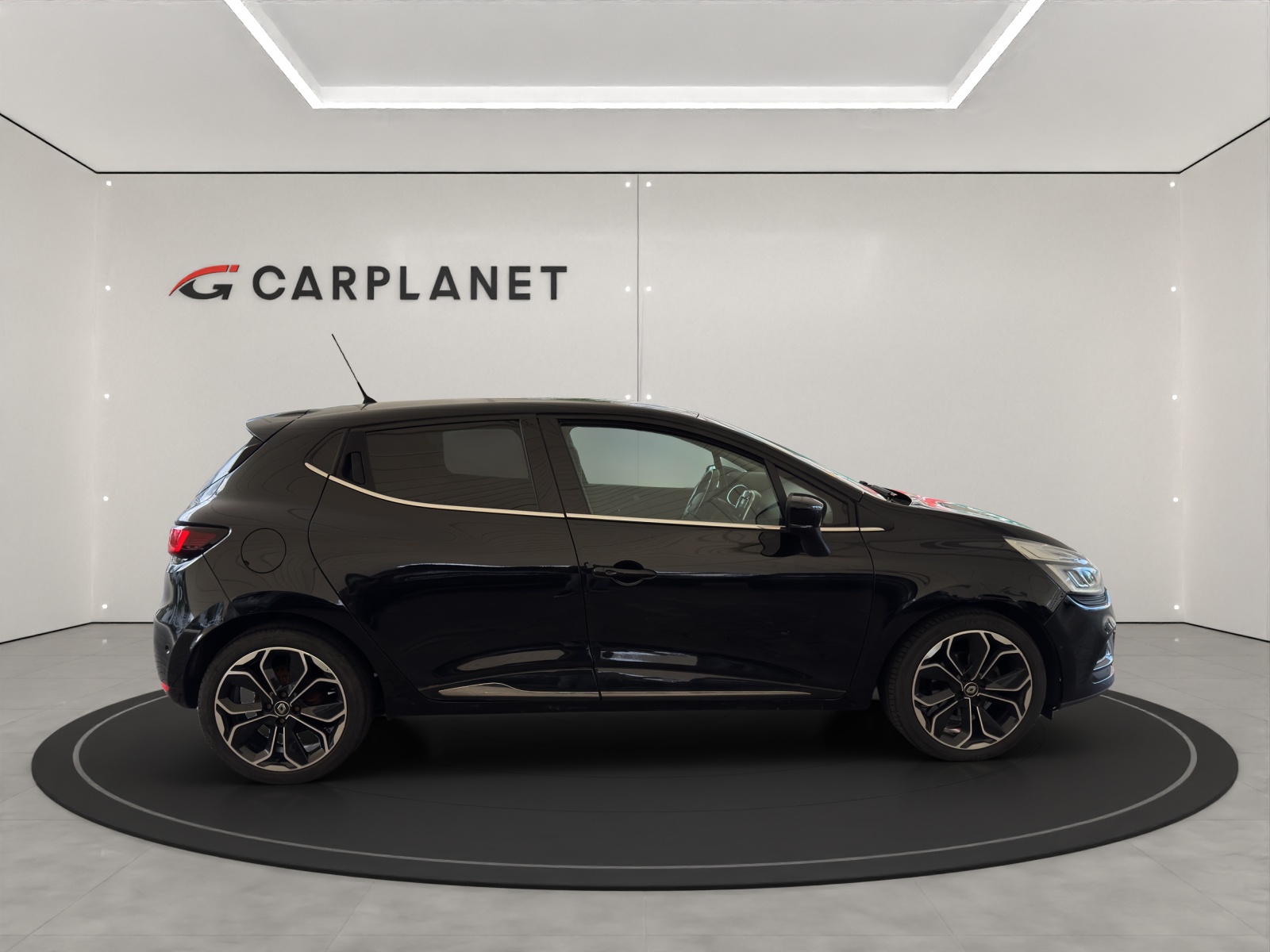 RENAULT Clio 1.2 TCe 120PS 90th Anniv. S/S *Automat*-image-2