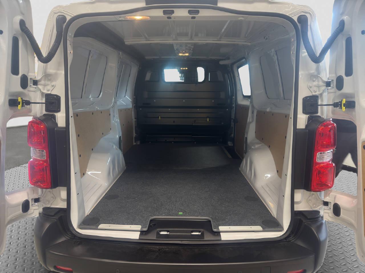 TOYOTA PROACE Van L2 2.0 D Advanced-image-9