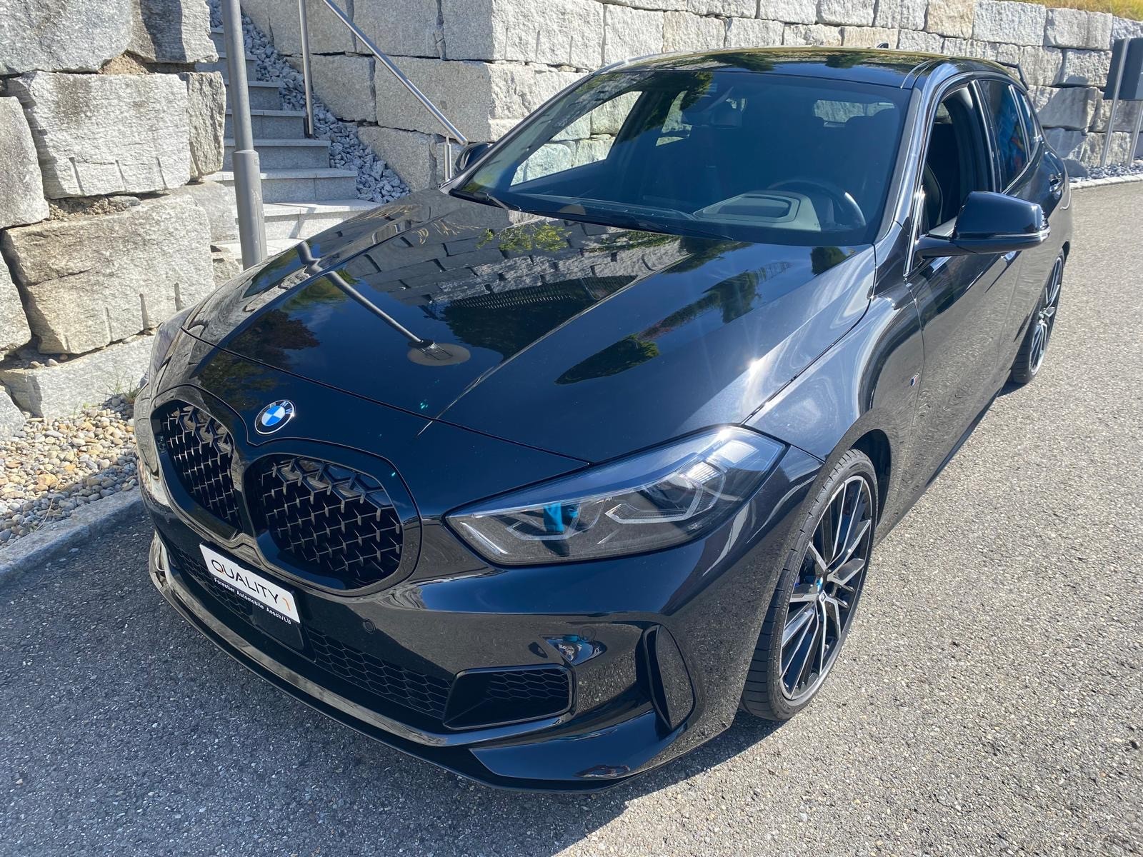 BMW M135i xDrive Steptronic-image-0