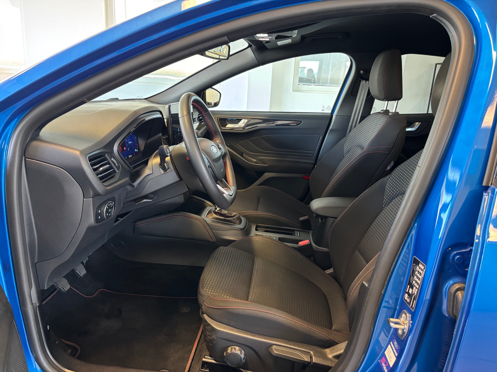 FORD Focus 1.0 MHEV ST-Line X-image-6