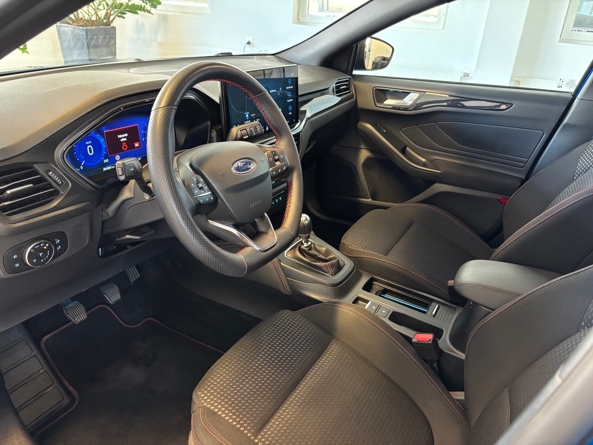 FORD Focus 1.0 MHEV ST-Line X-image-4