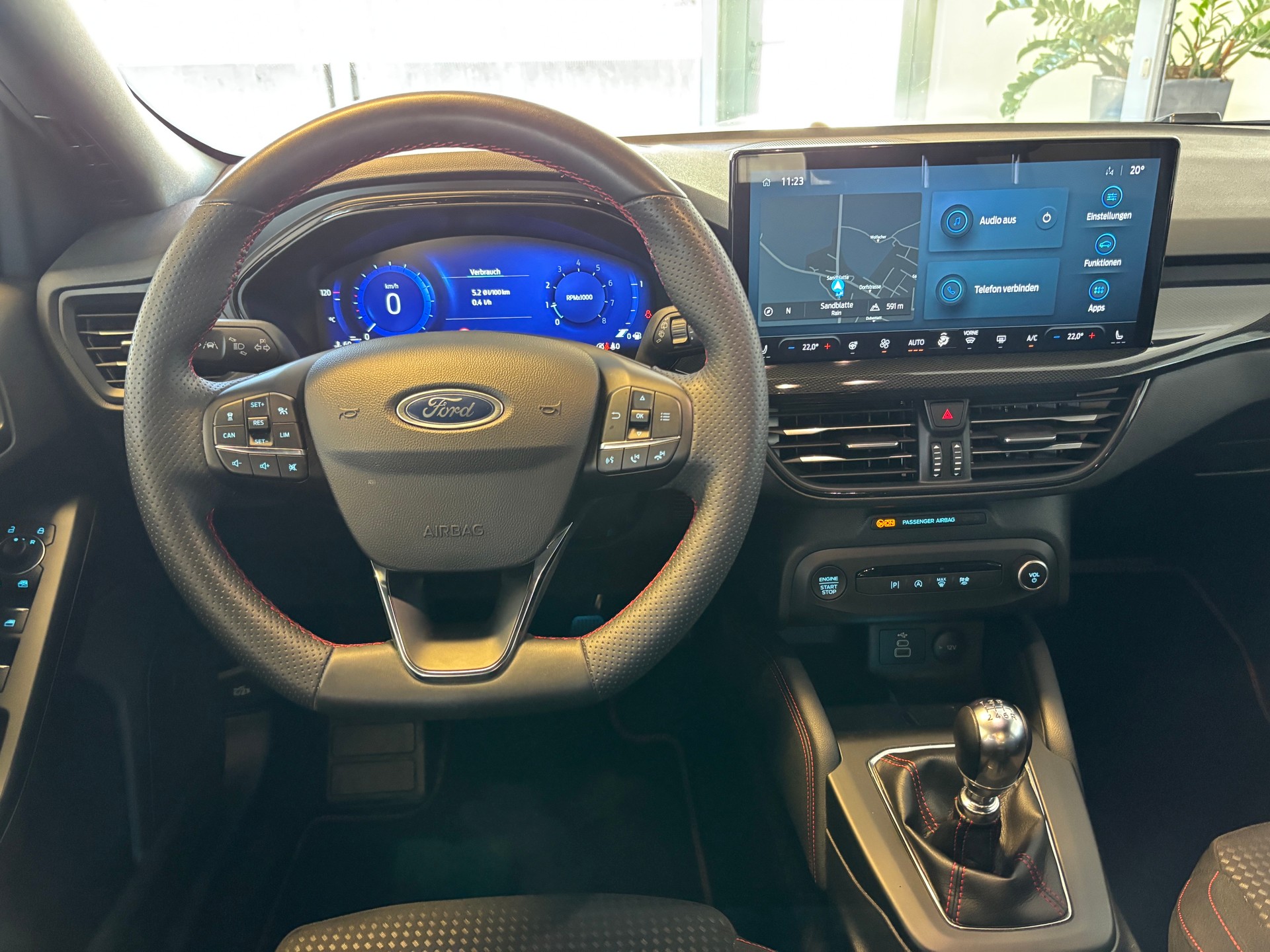 FORD Focus 1.0 MHEV ST-Line X-image-12